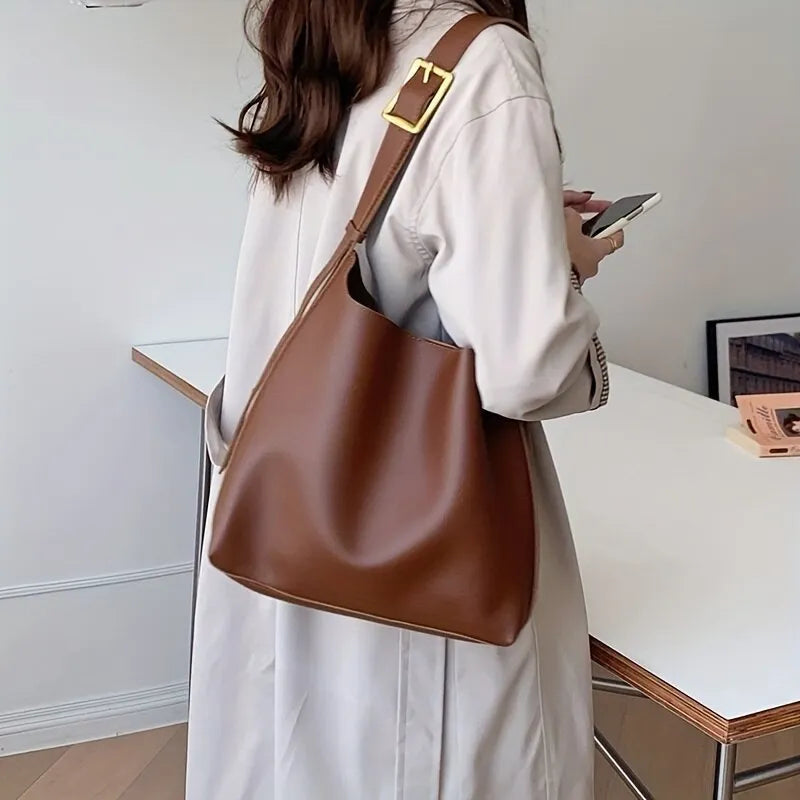 Sac à main moderne et minimaliste avec bandoulière ajustable-Shoulder bag-Marais Paris-Marron-25 Cm X 10 Cm X 27 Cm-Marais Paris