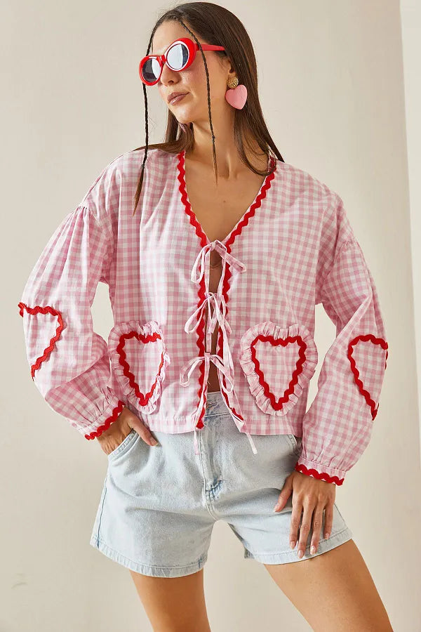 Chemisier Femme Gingham – Manches Longues, Poches Cœur, Nœud Papillon, Bordure Rouge-83307-46b921e5-1973-4a0a-80f1-5af596246534