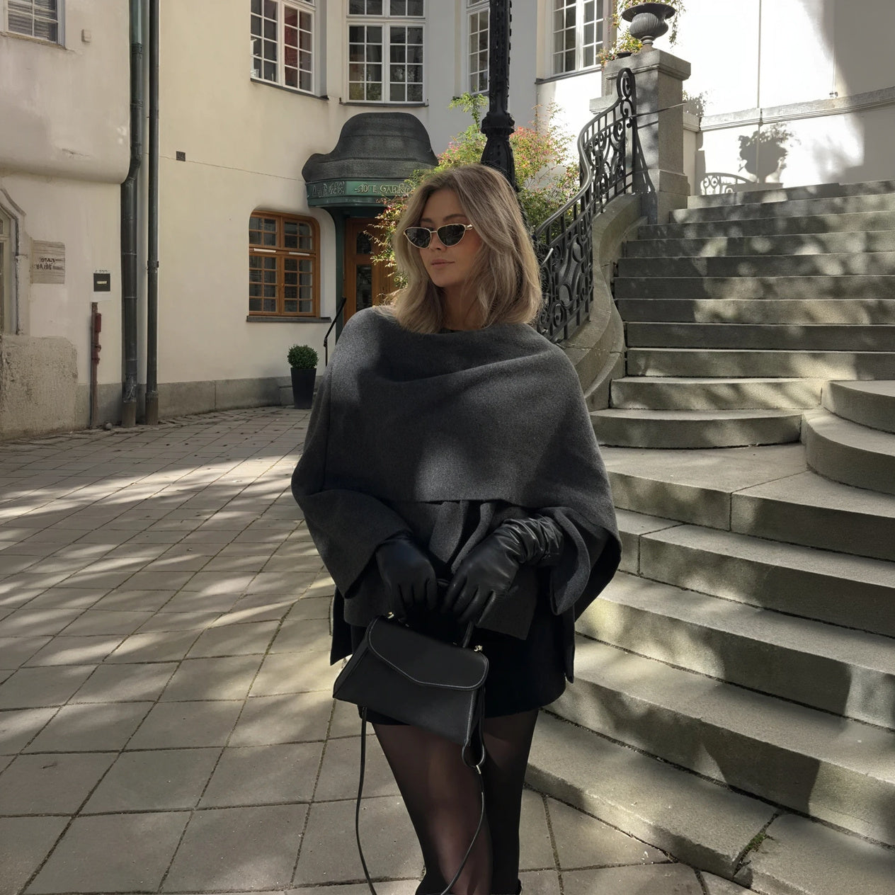 Manteau Enveloppant Femme – Coupe Structurée, Col Châle Drapé-Jackets-Marais Paris-Marais Paris