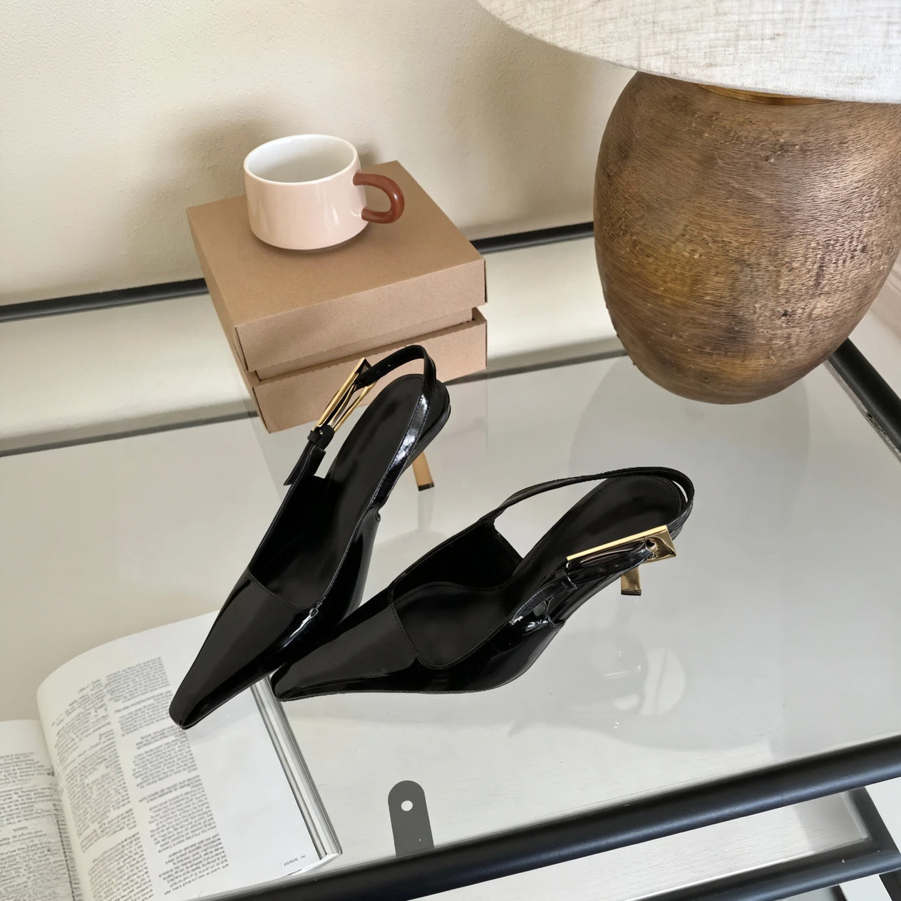 Slingback Pointu Élégant - Chaussures à Talon Aiguille, Bride Arrière Ajustable-Falling for Autumn-Marais Paris-Noir-3-Marais Paris