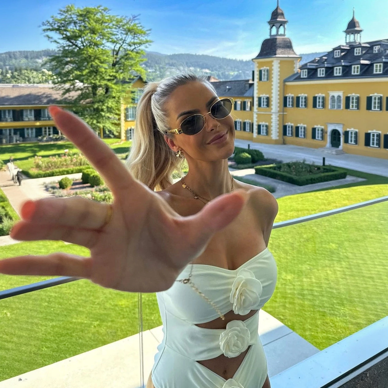 Maillot de bain femme: Une pièce, deux pièces, détails floraux, ruchés-marbella vibes-Marais Paris-Marais Paris