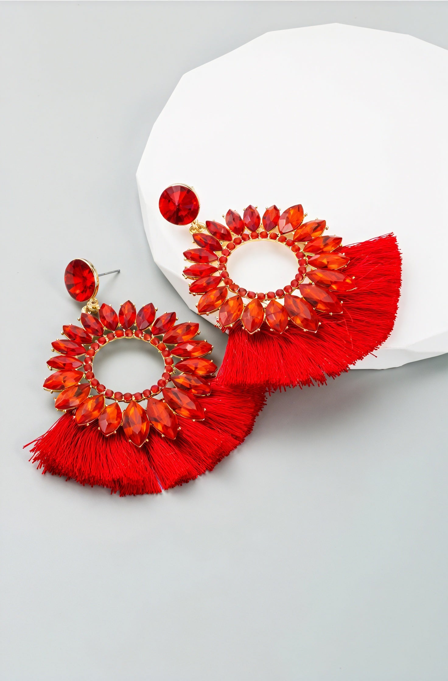 Boucles d'oreilles pendantes – Gemmes, Pompons, Design Circulaire-Earrings-Marais Paris-Rouge-Marais Paris