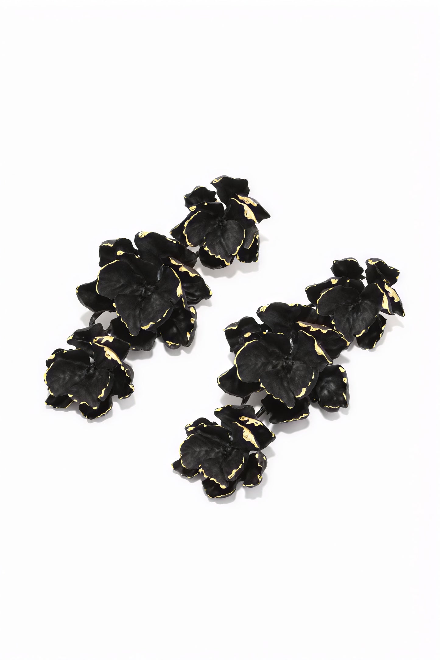 Boucles d'oreilles florales pendantes - Design artistique et élégant-Earrings-Marais Paris-Noir-Marais Paris