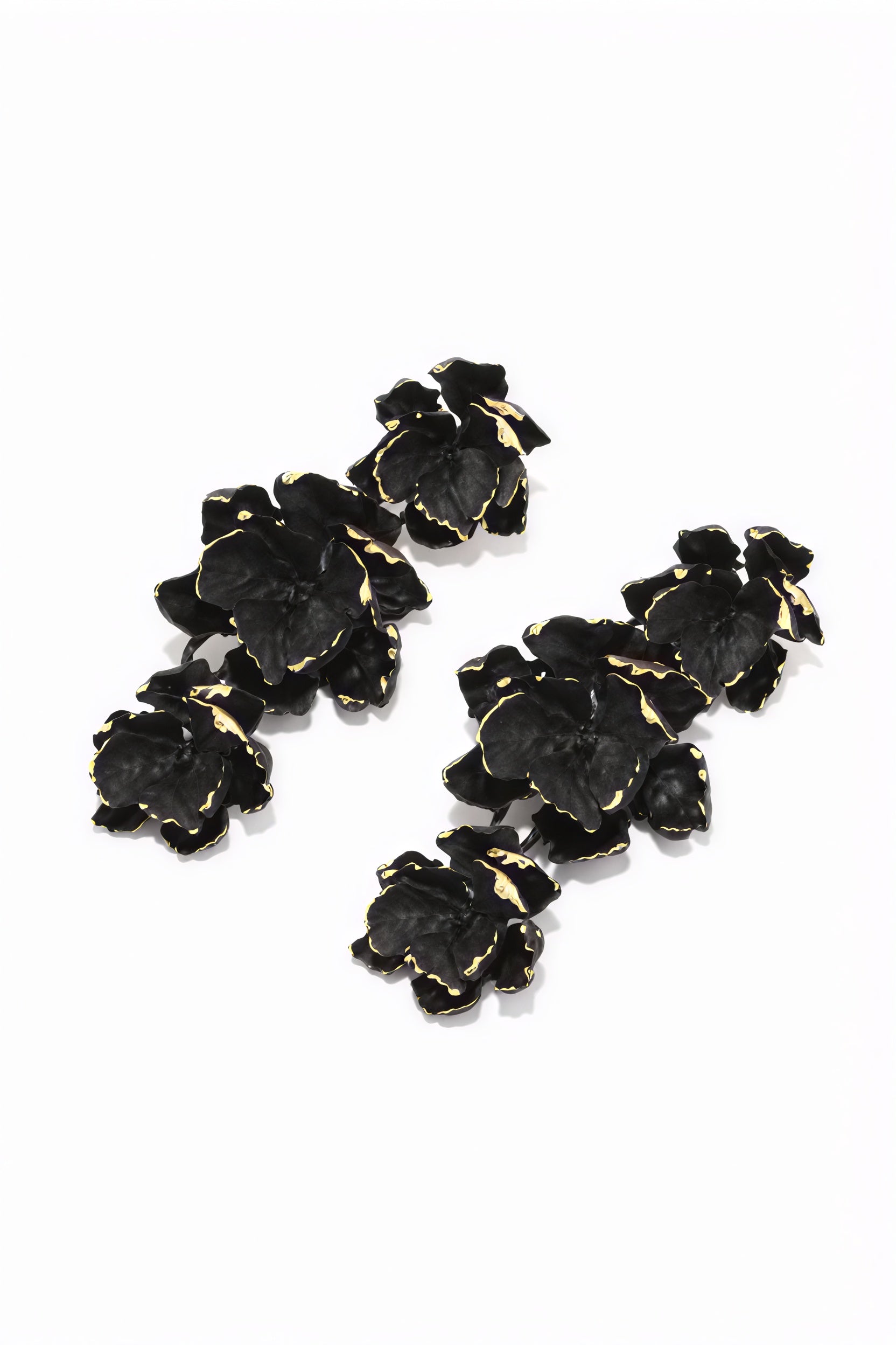 Boucles d'oreilles florales pendantes - Design artistique et élégant-Earrings-Marais Paris-Noir-Marais Paris