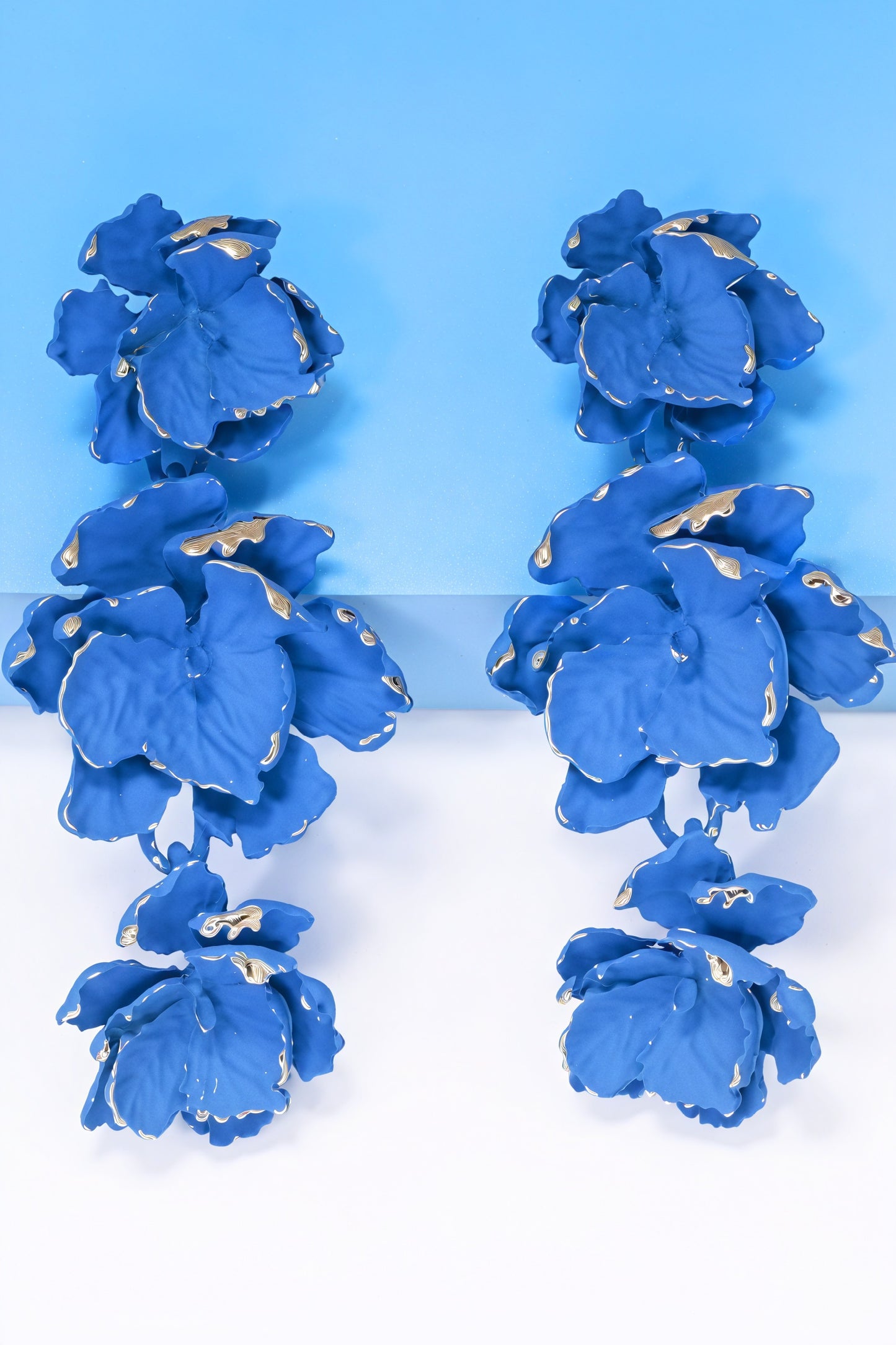 Boucles d'oreilles florales pendantes - Design artistique et élégant-Earrings-Marais Paris-Bleu-Marais Paris