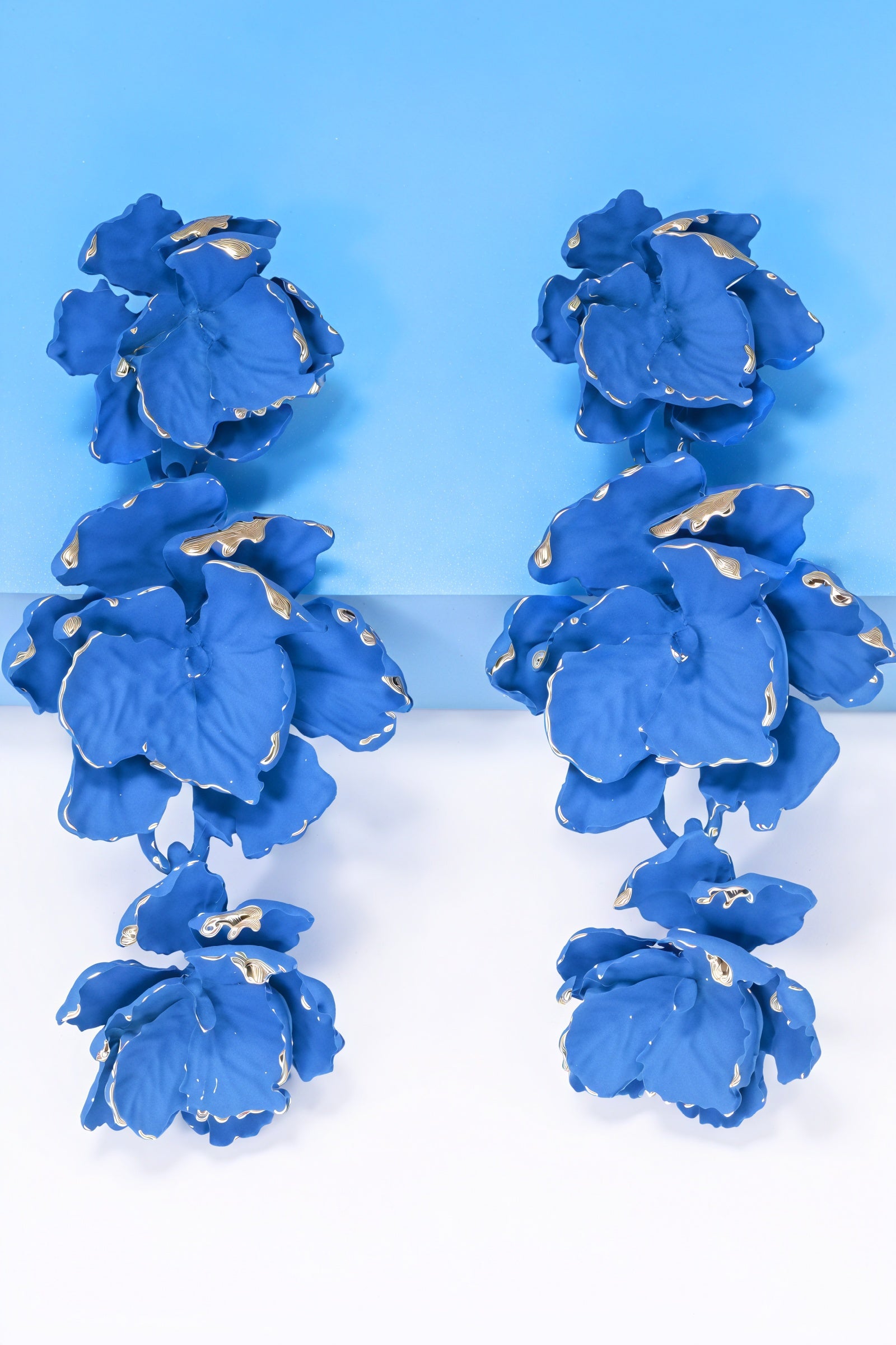 Boucles d'oreilles florales pendantes - Design artistique et élégant-Earrings-Marais Paris-Bleu-Marais Paris