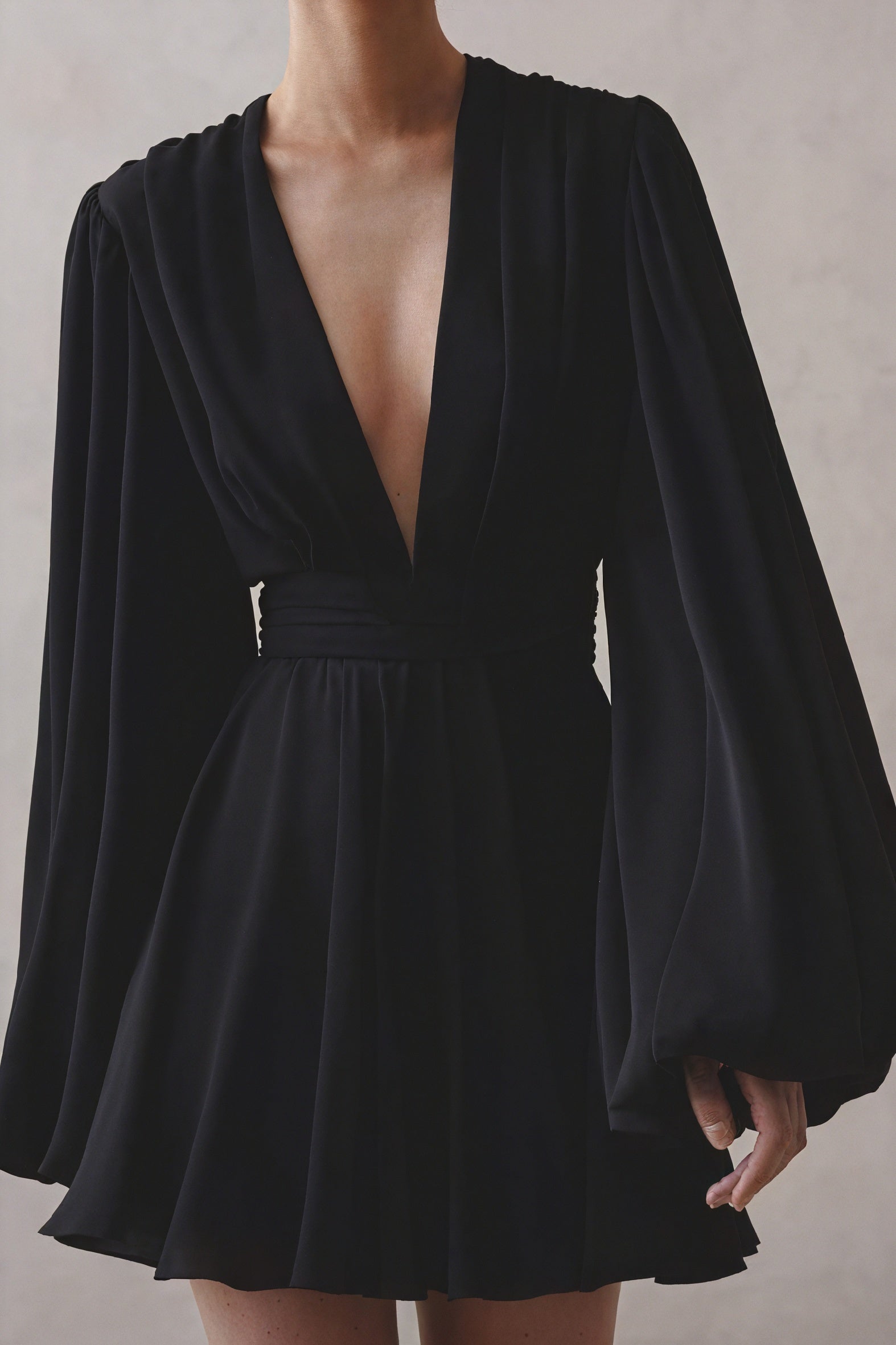 Robe Fluide Manches Ballons, Encolure V, Taille Définie-Dresses-Marais Paris-Marais Paris