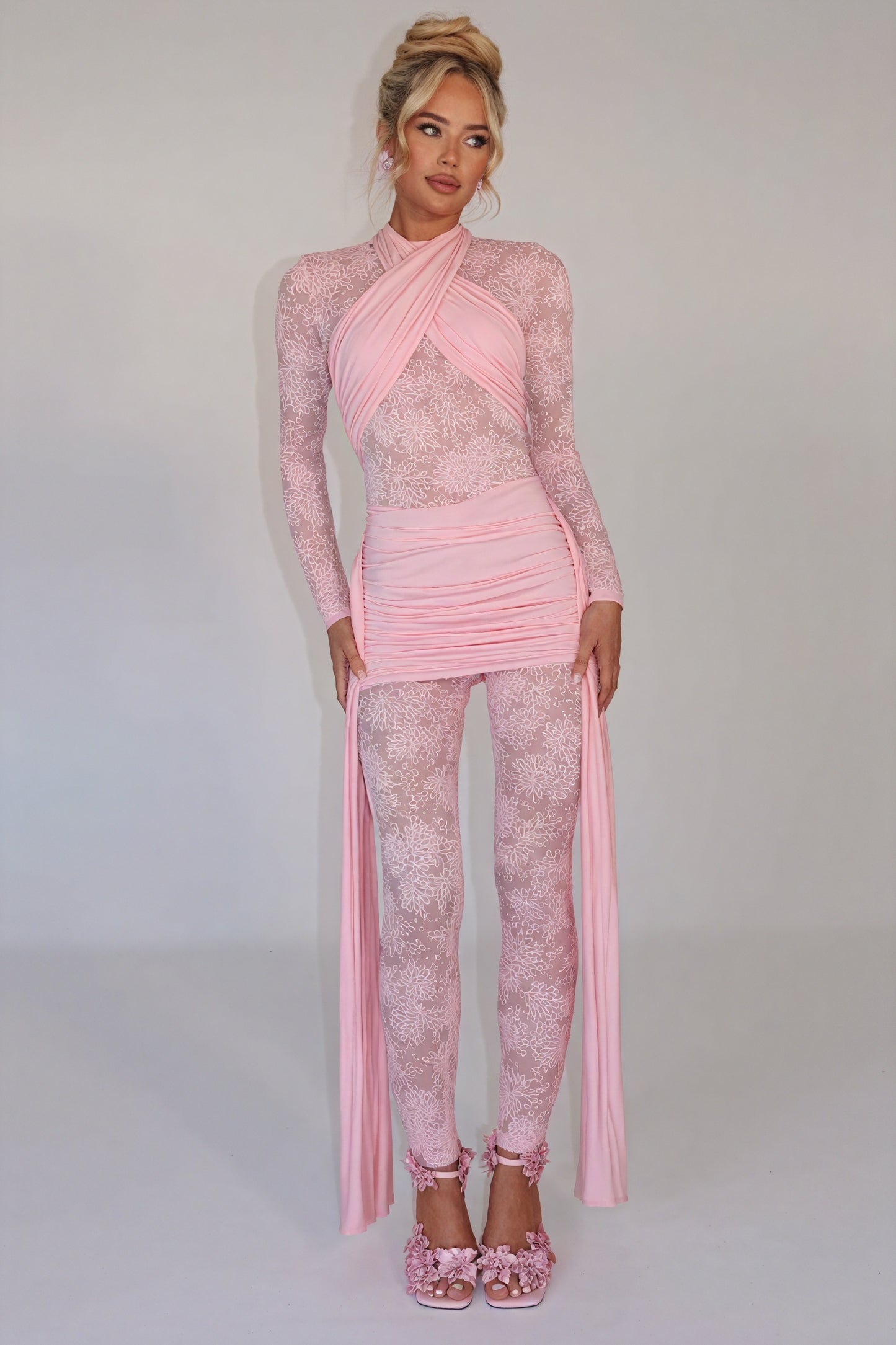 Robe Silhouette Fluide Détails Floraux - Élégance Moderne-Jumpsuits-Marais Paris-Marais Paris