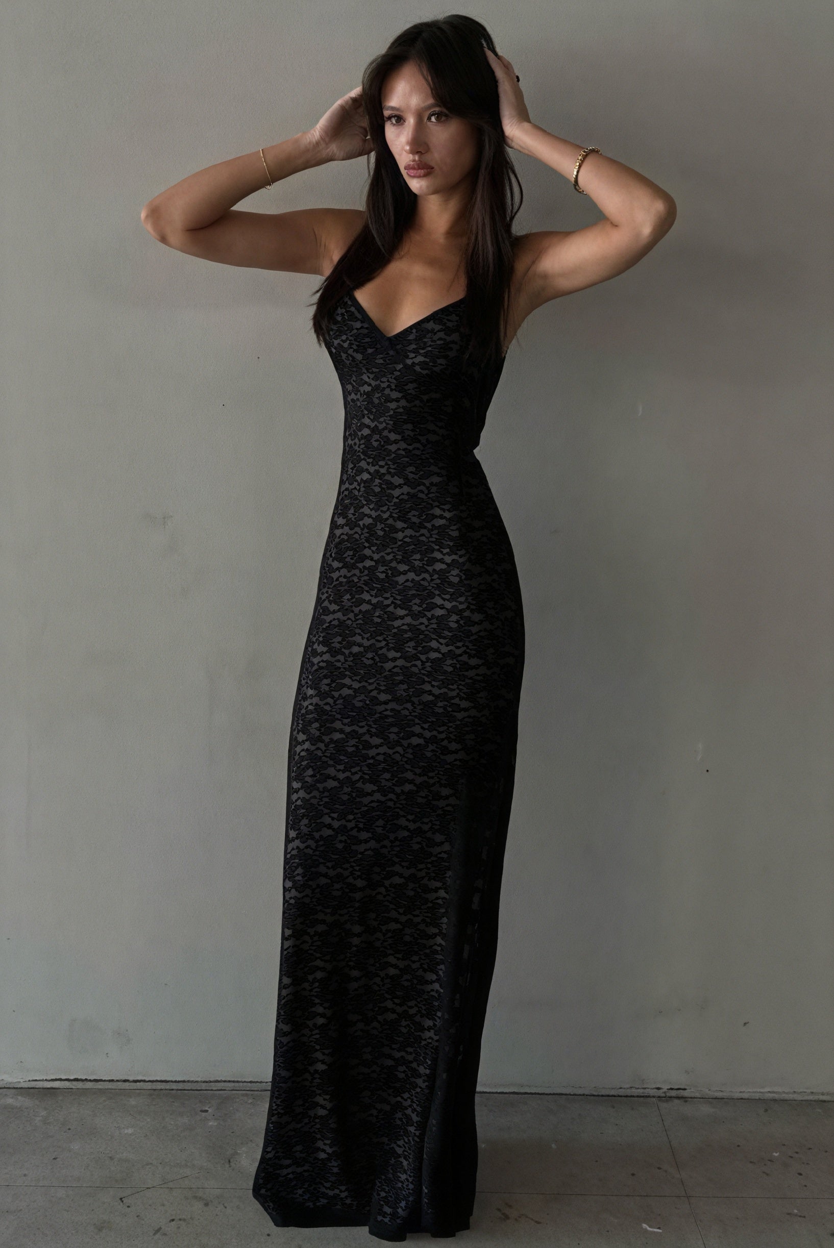 Robe Longue Dentelle, Bretelles Fines, Coupe Ajustée, Soirée-Midi Dresses-Marais Paris-Marais Paris