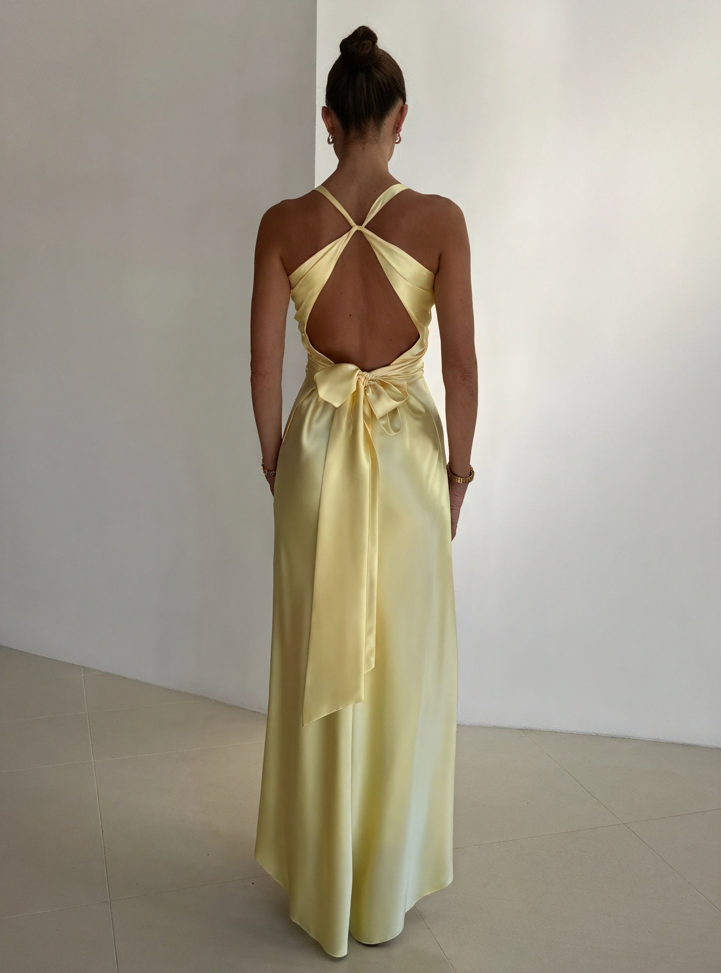 Robe Longue Dos Nu Nœud Élégant Soirée-Marais Paris-Jaune-S-Marais Paris