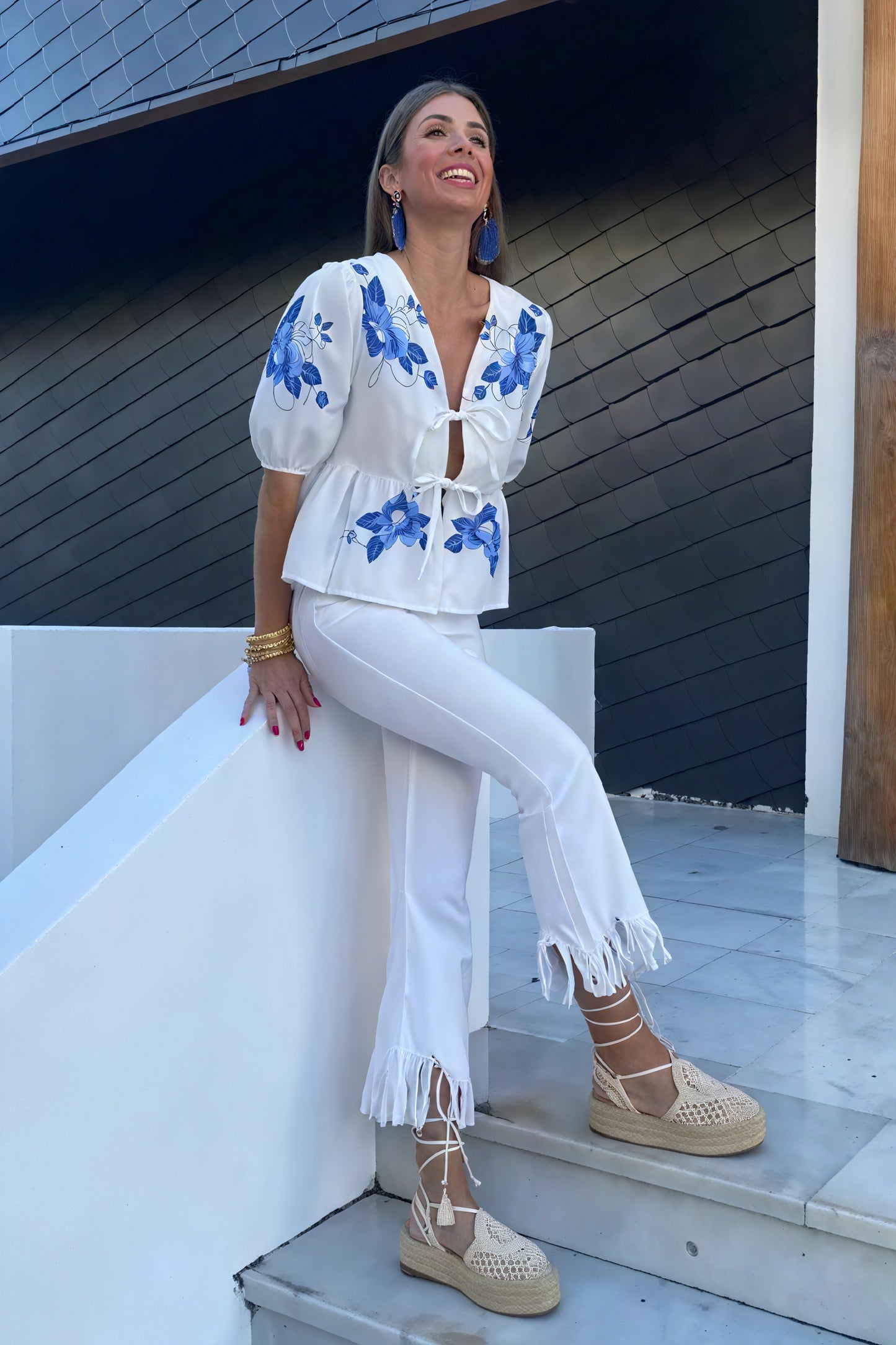 Blouse Femme Blanche Broderie Florale, Col V, Manches Courtes-83305-8b94dec0-4230-4bc6-9b55-86bc6e7fc929