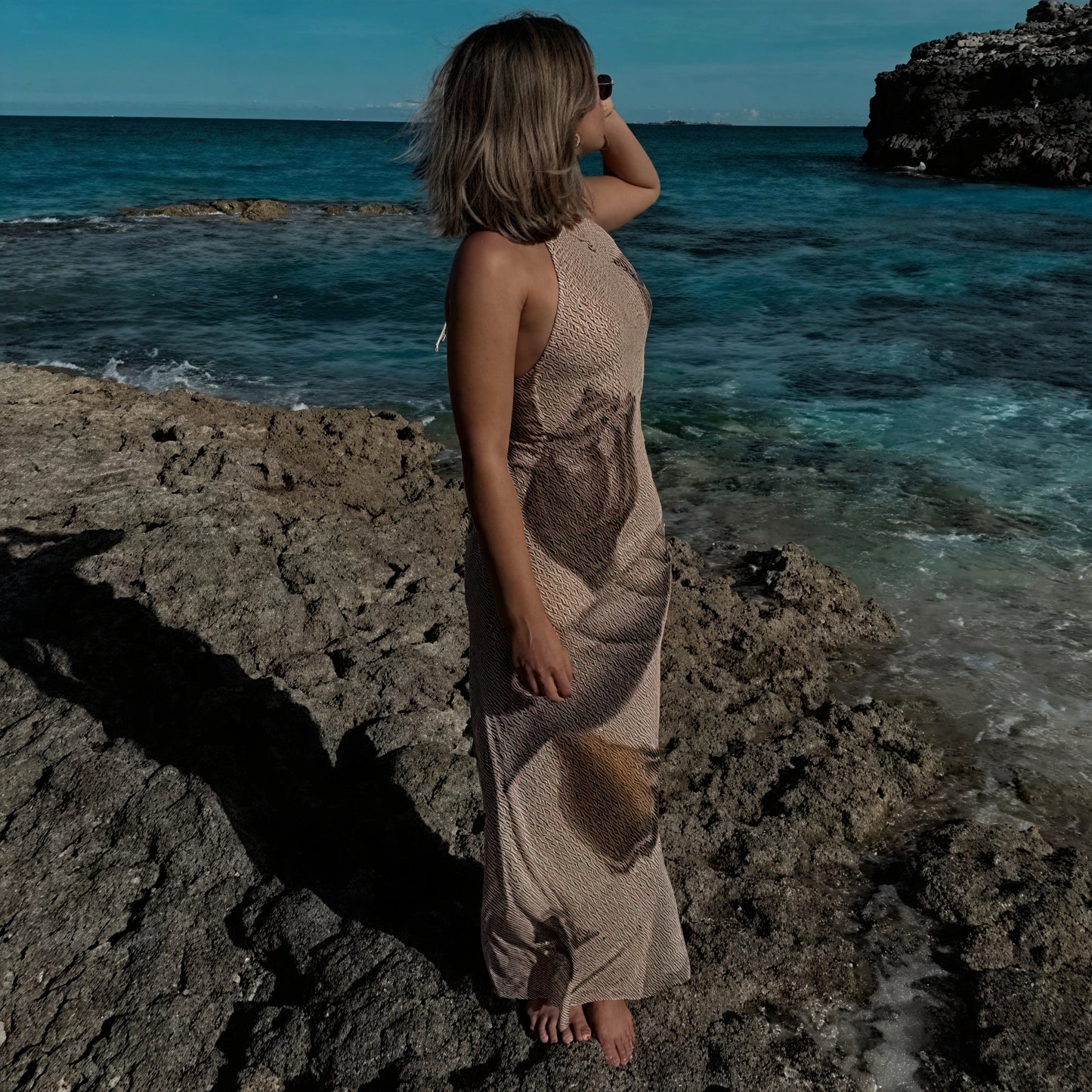 Robe Longue Femme – Col Halter, Imprimé Unique, Tissu Texturé Léger-83816-f9e47f60-6961-4a72-899d-1d20b7bc114b