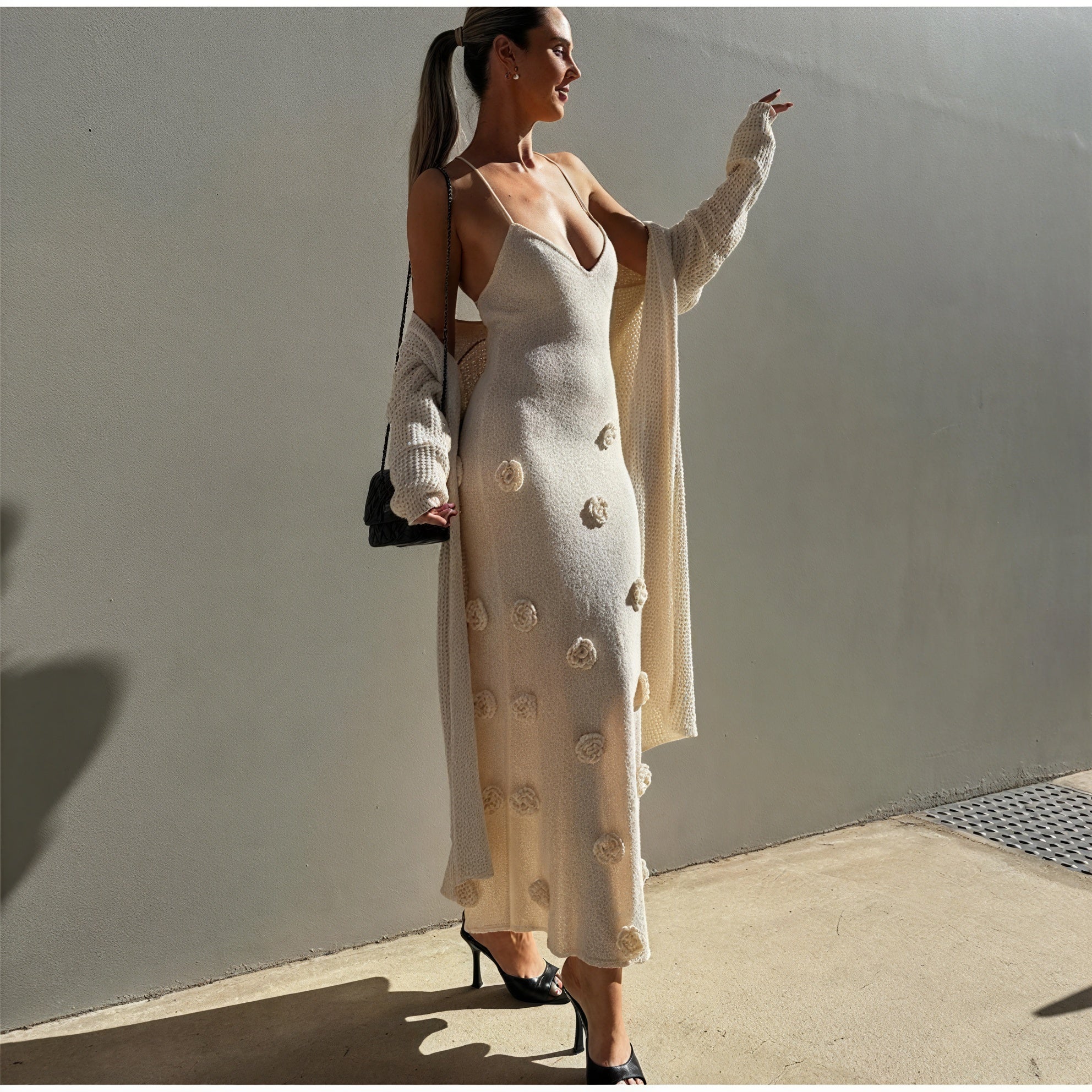 Robe Blanche Femme Bretelles Fines Broderies Florales Élégante-83821-0725867c-f7e5-4328-8f86-de021431e166