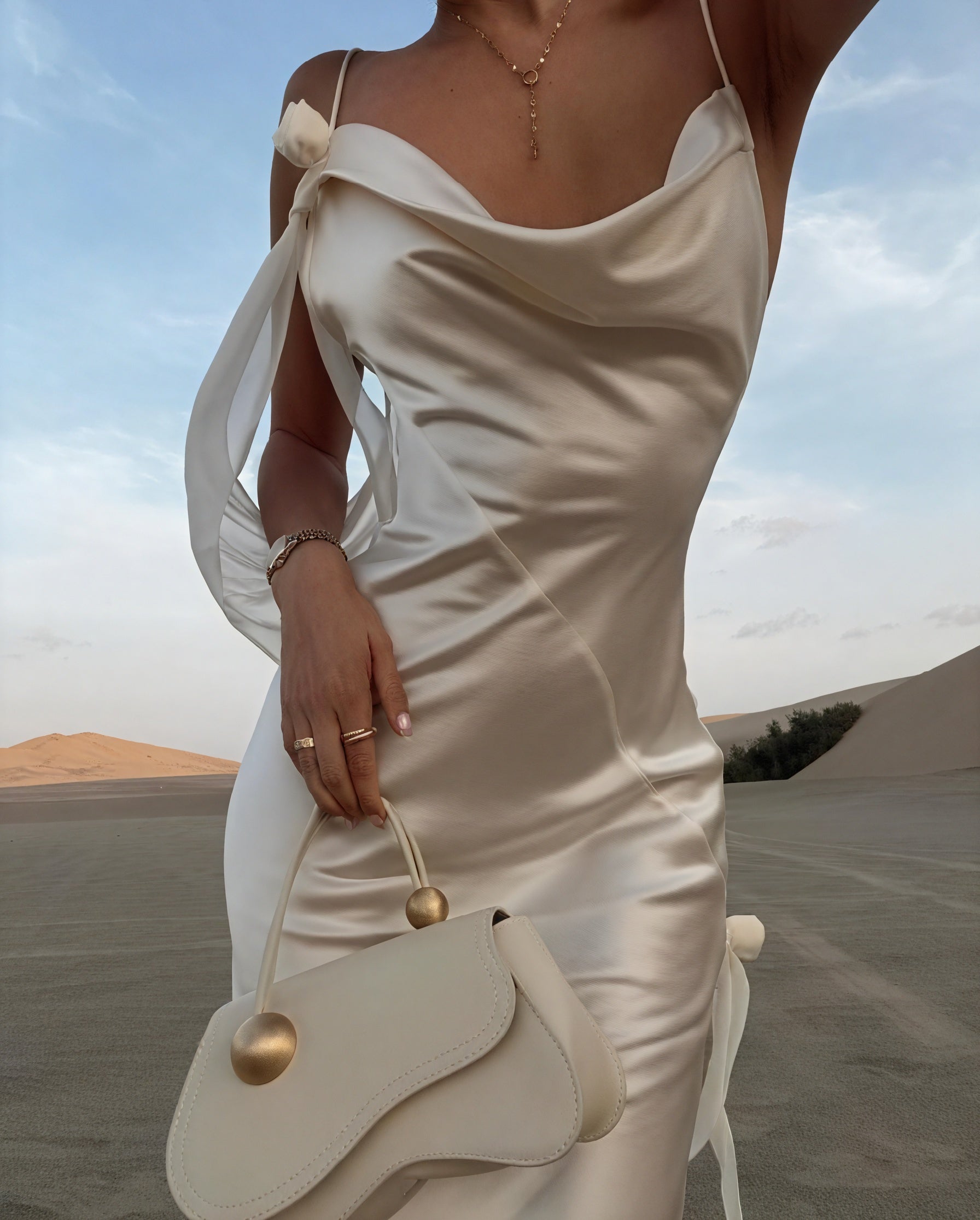 Robe Longue Femme – Satin, Décolleté Bénitier, Bretelles Fines, Élégante-83831-8a96ab4d-4552-48b9-878d-c9759d2be7fe