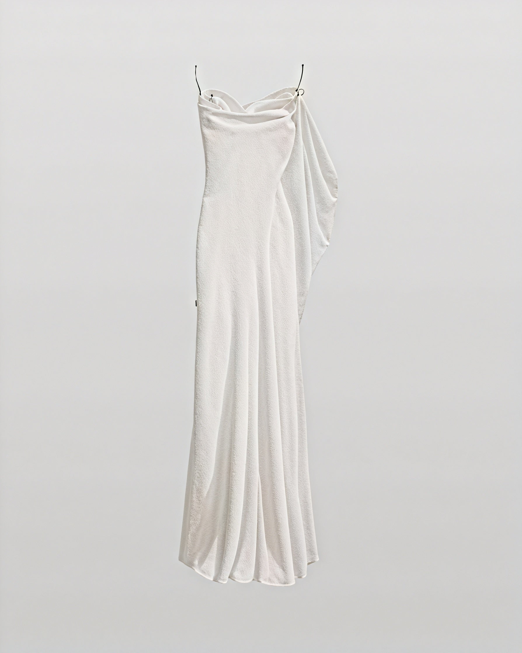 Robe Longue Femme – Satin, Décolleté Bénitier, Bretelles Fines, Élégante-83831-00001a11-524b-4c5f-a8c5-e37f59d26654