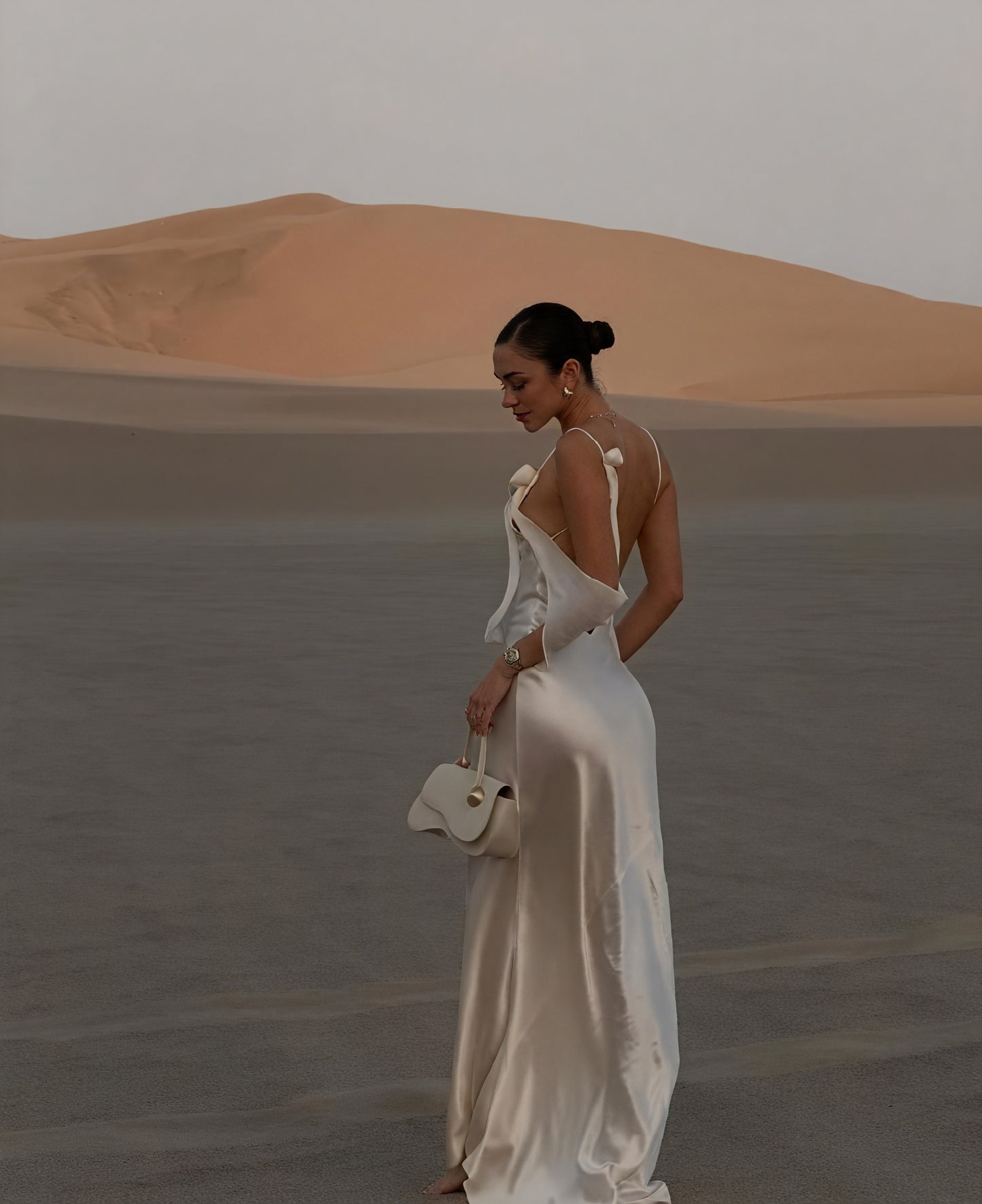 Robe Longue Femme – Satin, Décolleté Bénitier, Bretelles Fines, Élégante-83831-2e25bf7c-8956-4e31-b06a-eb7f0e81bd3c