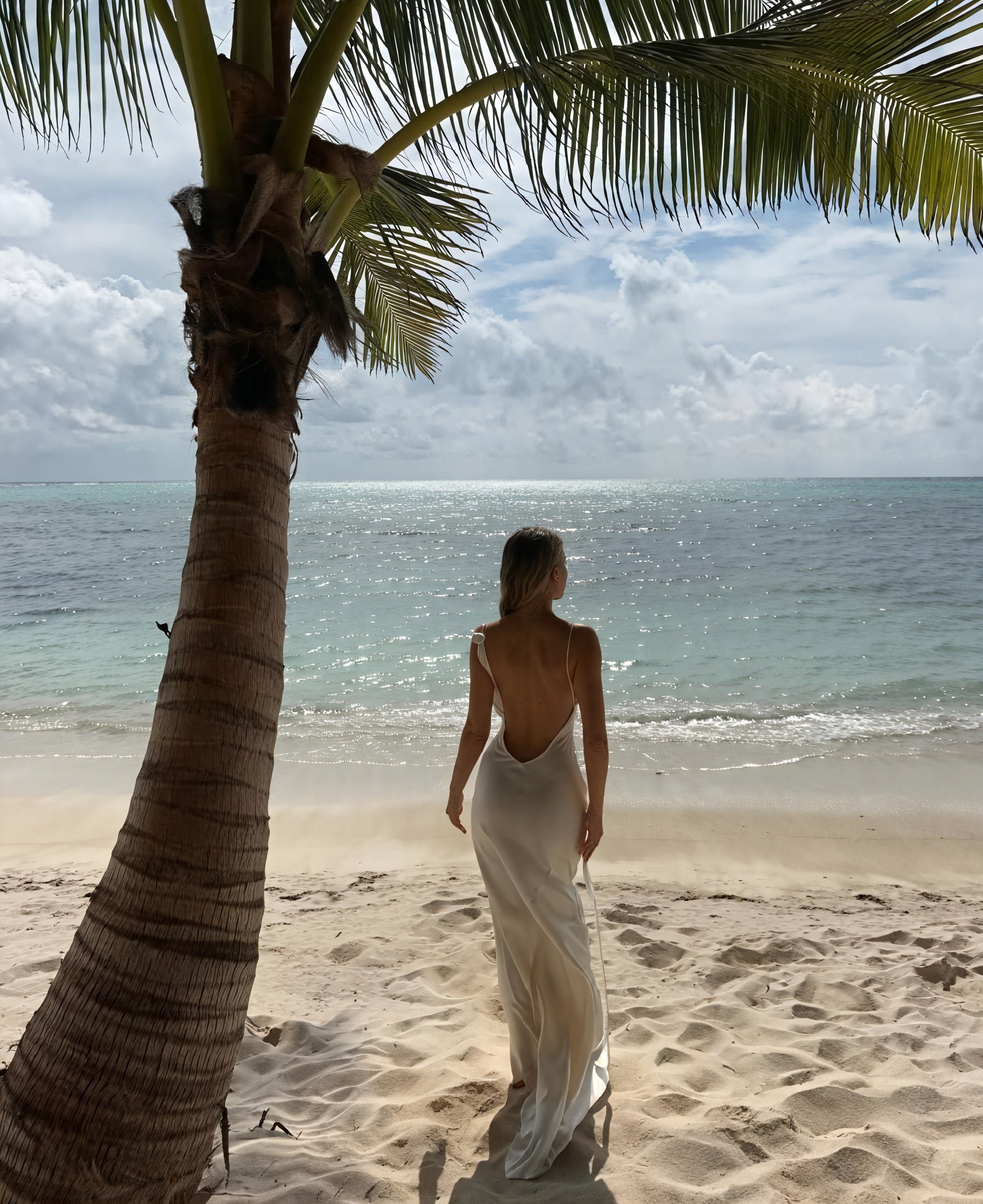 Robe Longue Femme – Satin, Décolleté Bénitier, Bretelles Fines, Élégante-83831-610f5277-d8b1-4e99-8d77-62c2da09c20f