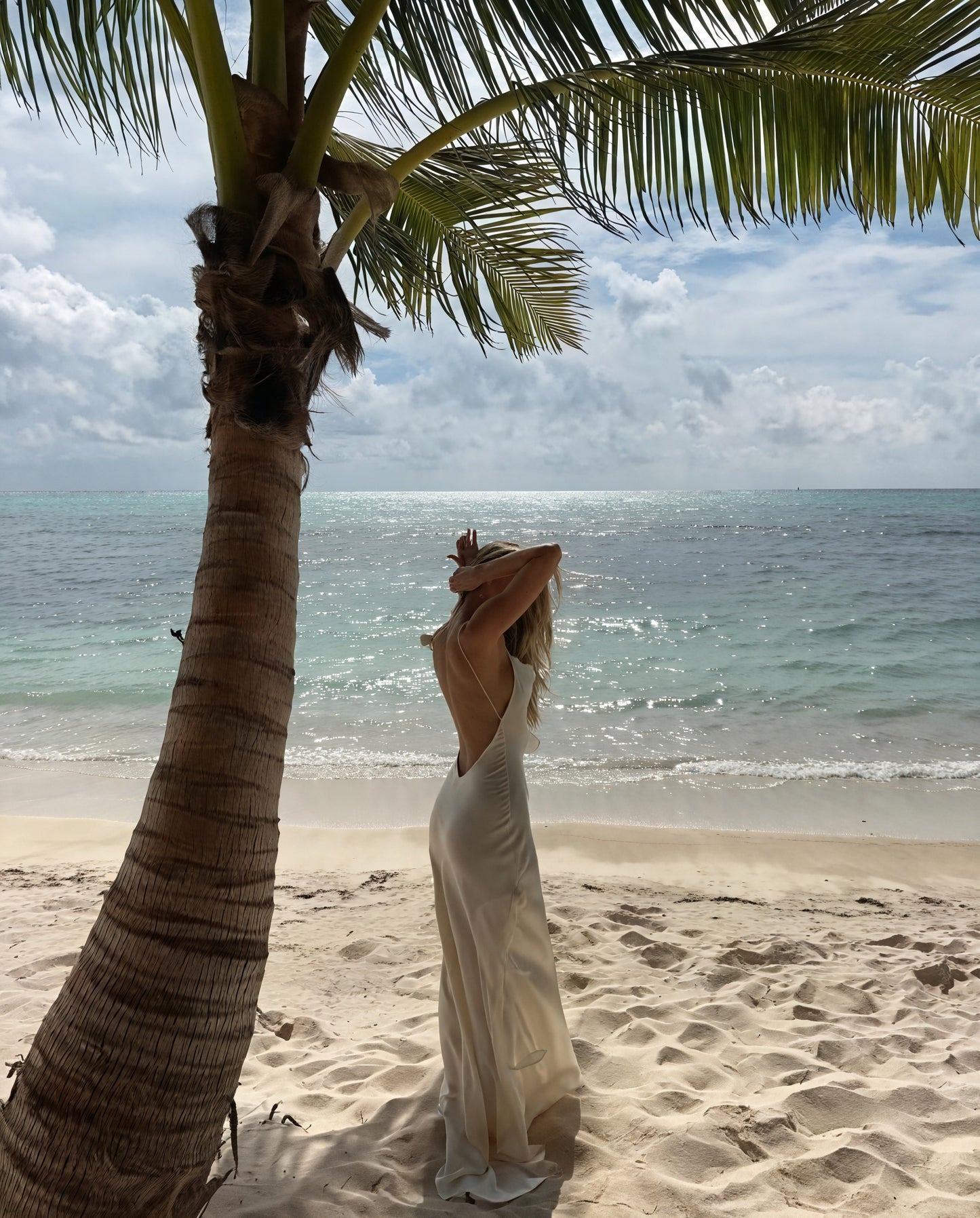 Robe Longue Femme – Satin, Décolleté Bénitier, Bretelles Fines, Élégante-83831-22e3714e-0d02-476b-bb65-9f314f6ce410