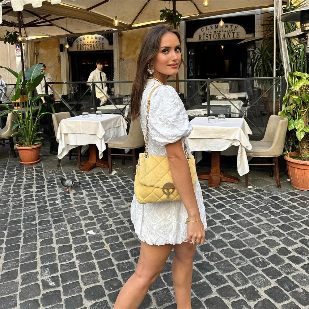 Robe Blanche Femme – Col V, Manches Courtes, Broderie Délicate-83645-c14c046f-ac50-4375-945c-829d78cd6690