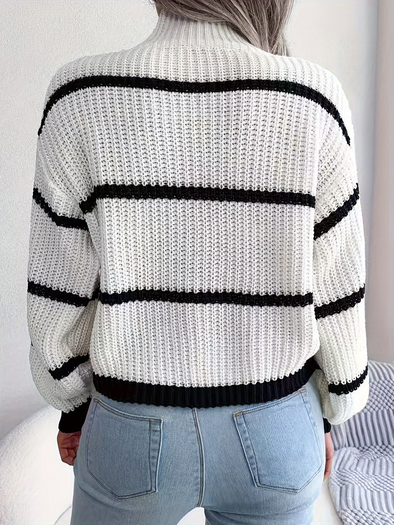 Pull Femme Col Roulé Rayé – Blanc et Noir, Maille Confortable, Marais Paris-74366-09b52ddc-0b98-471c-8bef-e302569592f7