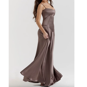 Robe Longue Silhouette Divine – Élégance Intemporelle