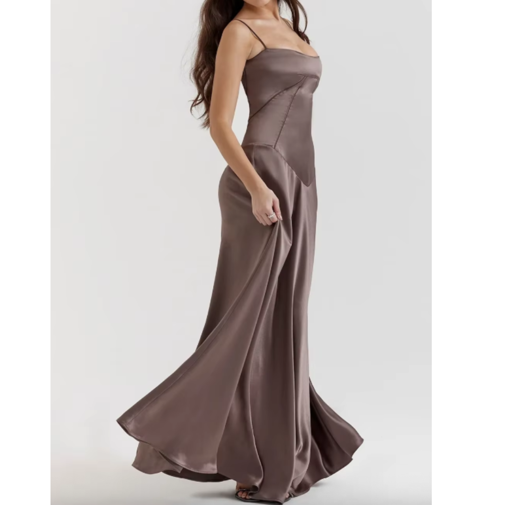 Robe Longue Silhouette Divine – Élégance Intemporelle