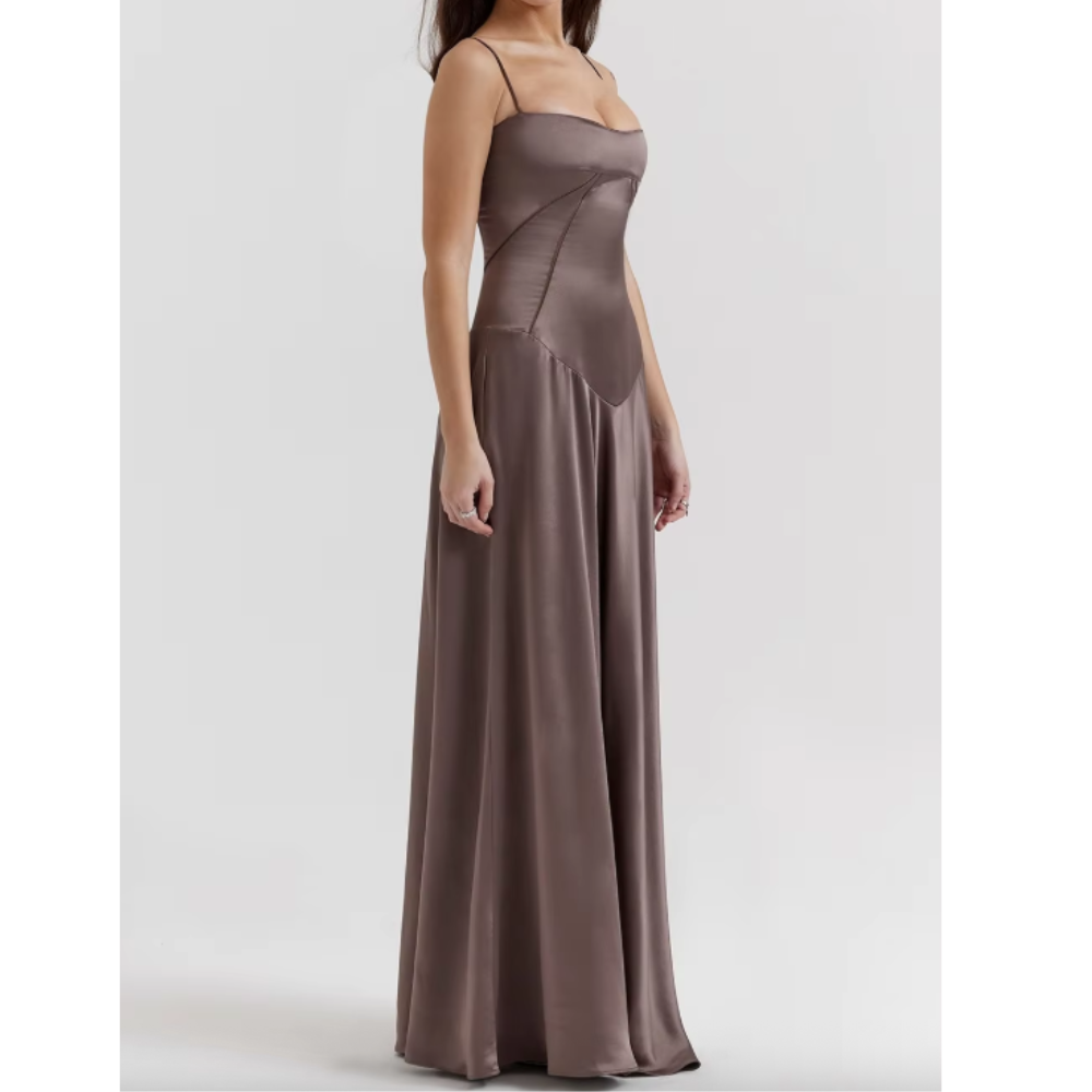 Robe Longue Silhouette Divine – Élégance Intemporelle