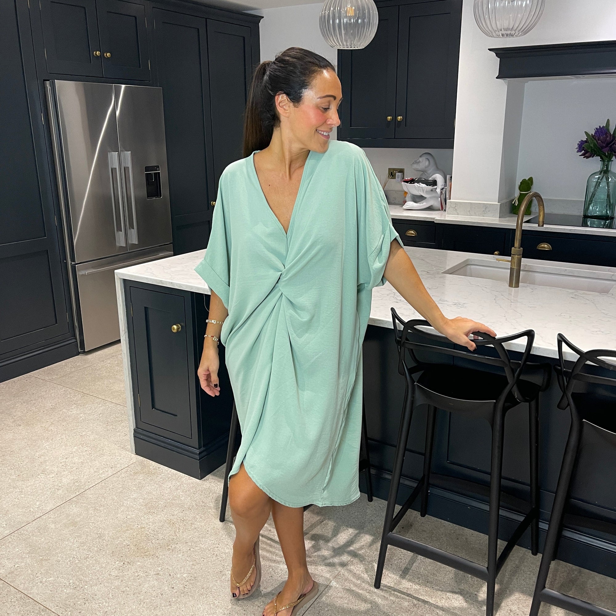 Robe Midi Détail Nœud Torsadé Manches Courtes-Belle Rose Fashion-Bellerose Fashion