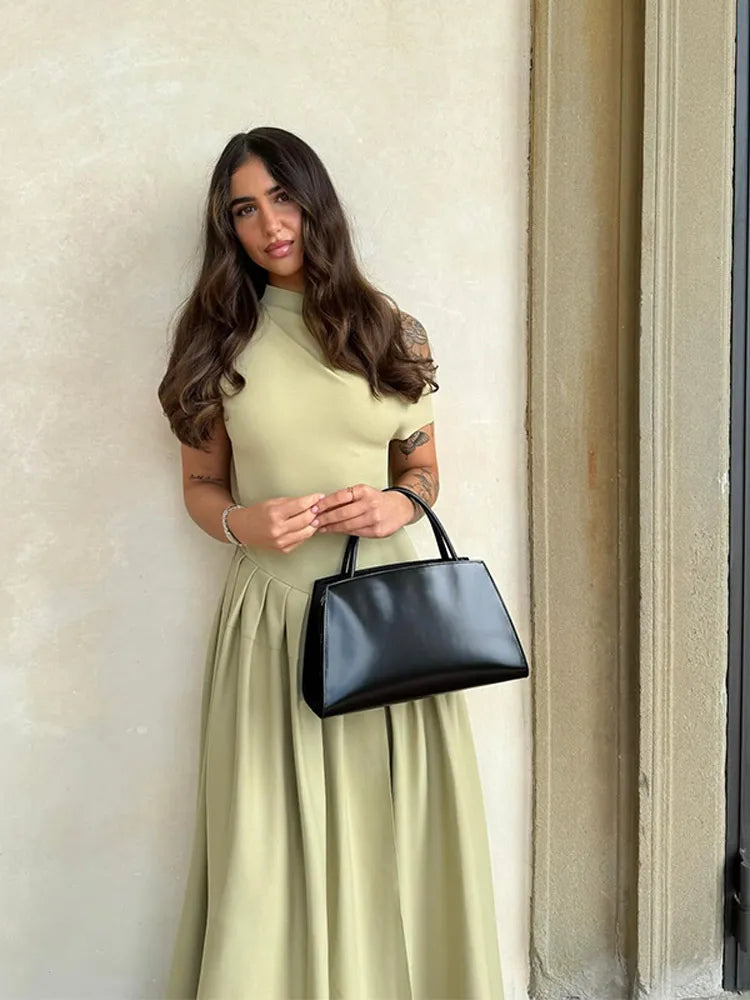 Robe Plissée Asymétrique - Élégance Moderne, Coupe Flatteuse-single ad-Marais Paris-Marais Paris