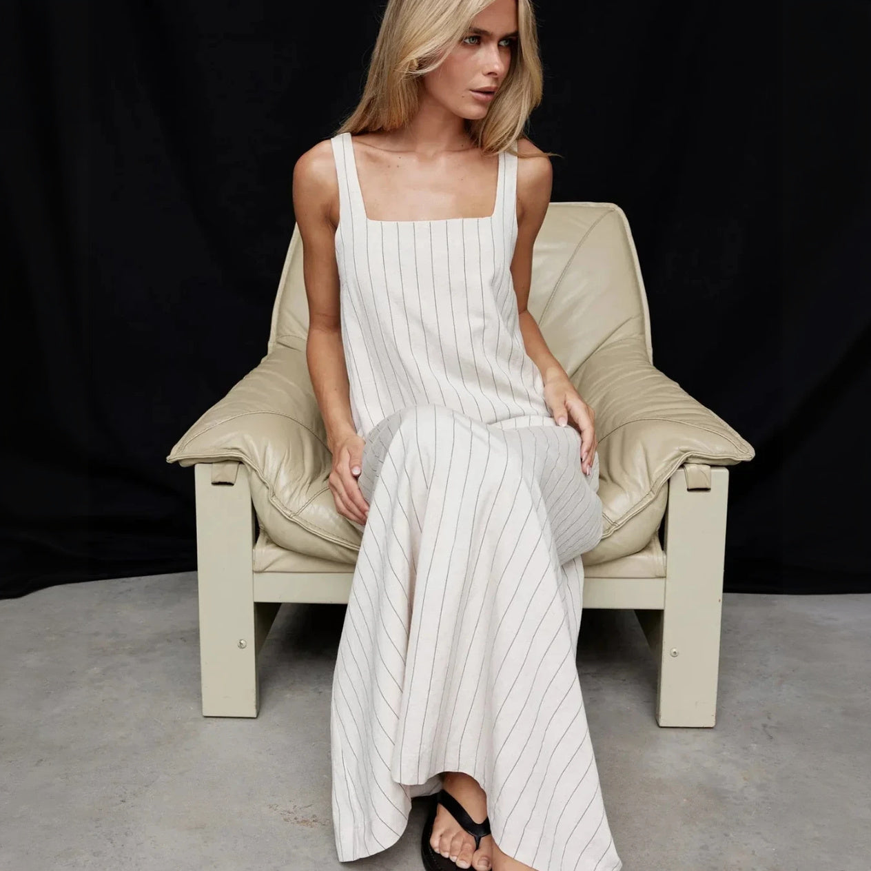 Robe longue à encolure carrée et rayures verticales-Marais Paris-Marais Paris