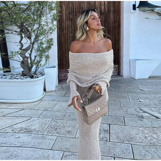 Robe Épaules Dénudées, Coupe Ajustée, Longues Manches, Style Glamour-marbella vibes-Marais Paris-Marais Paris