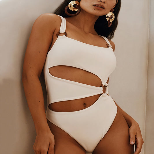 Maillot de bain une pièce chic avec découpes modernes-Swimwear-Marais Paris-Blanc-8 - 10 (S)-Marais Paris