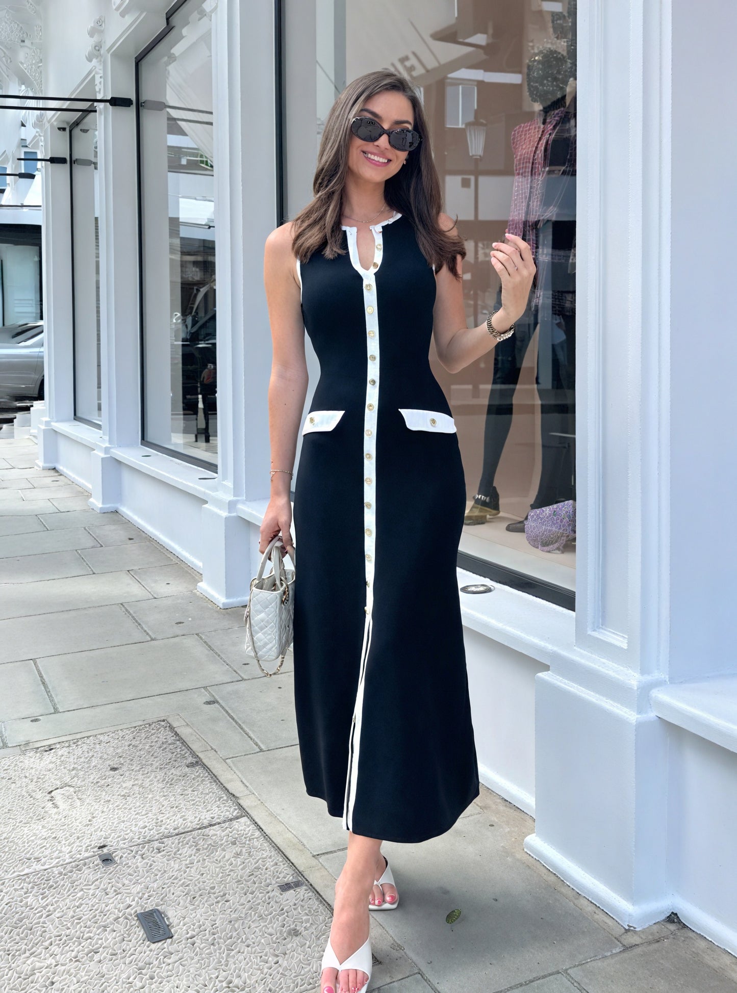 Robe Midi Boutonnée Femme - Coupe Ajustée, Sans Manches-autumn collection-Marais Paris-Marais Paris