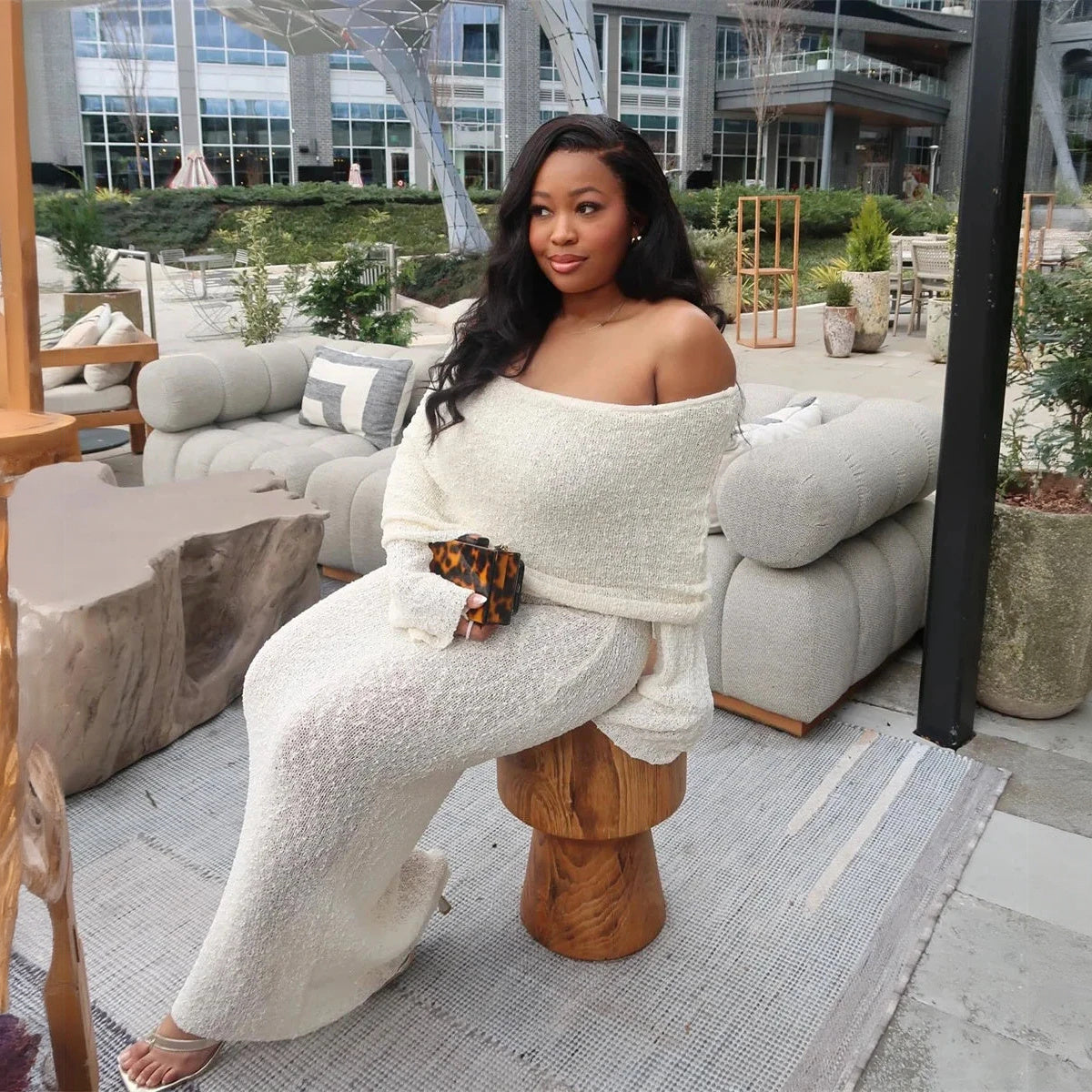 Robe Épaules Dénudées, Coupe Ajustée, Longues Manches, Style Glamour-marbella vibes-Marais Paris-Marais Paris
