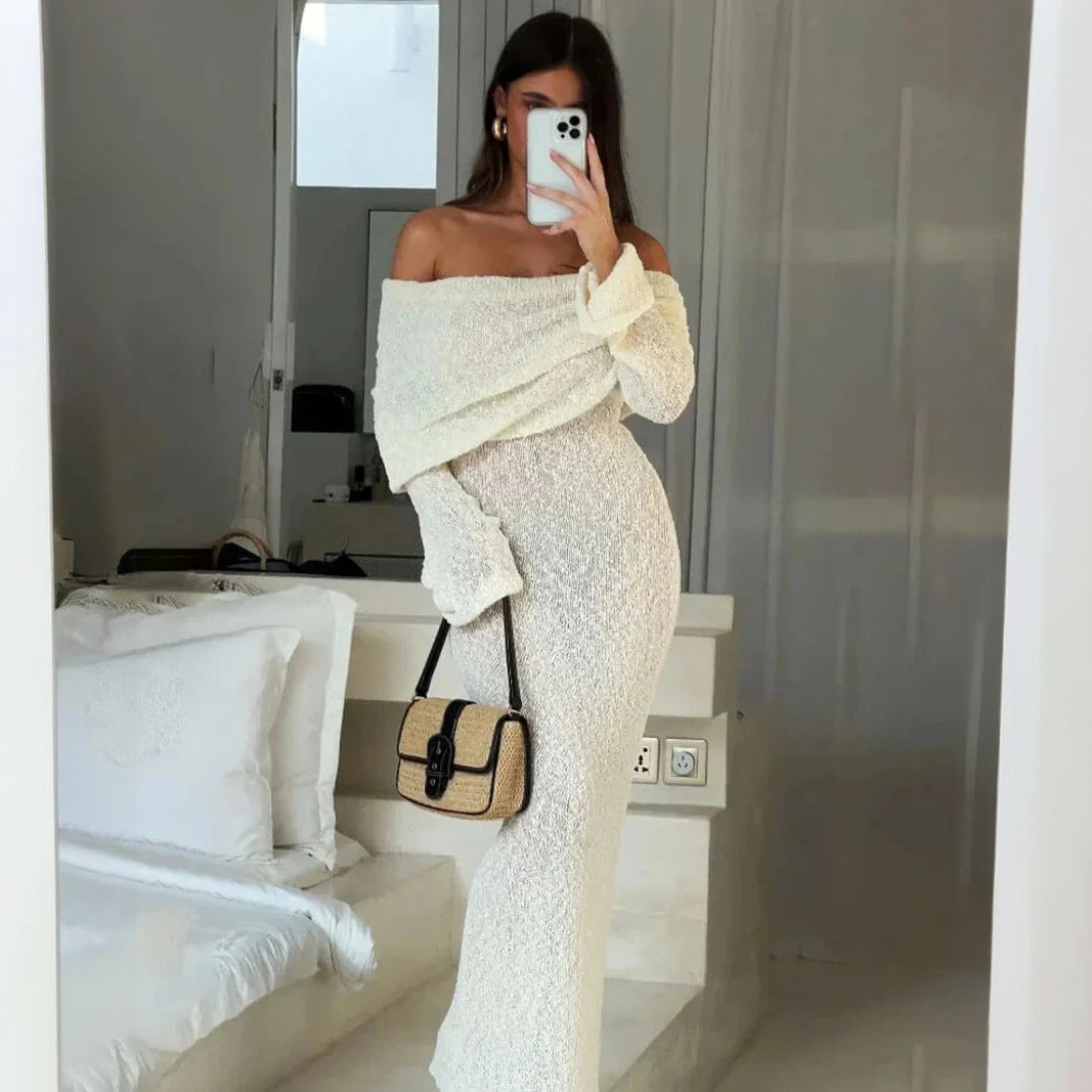 Robe Épaules Dénudées, Coupe Ajustée, Longues Manches, Style Glamour-marbella vibes-Marais Paris-Marais Paris