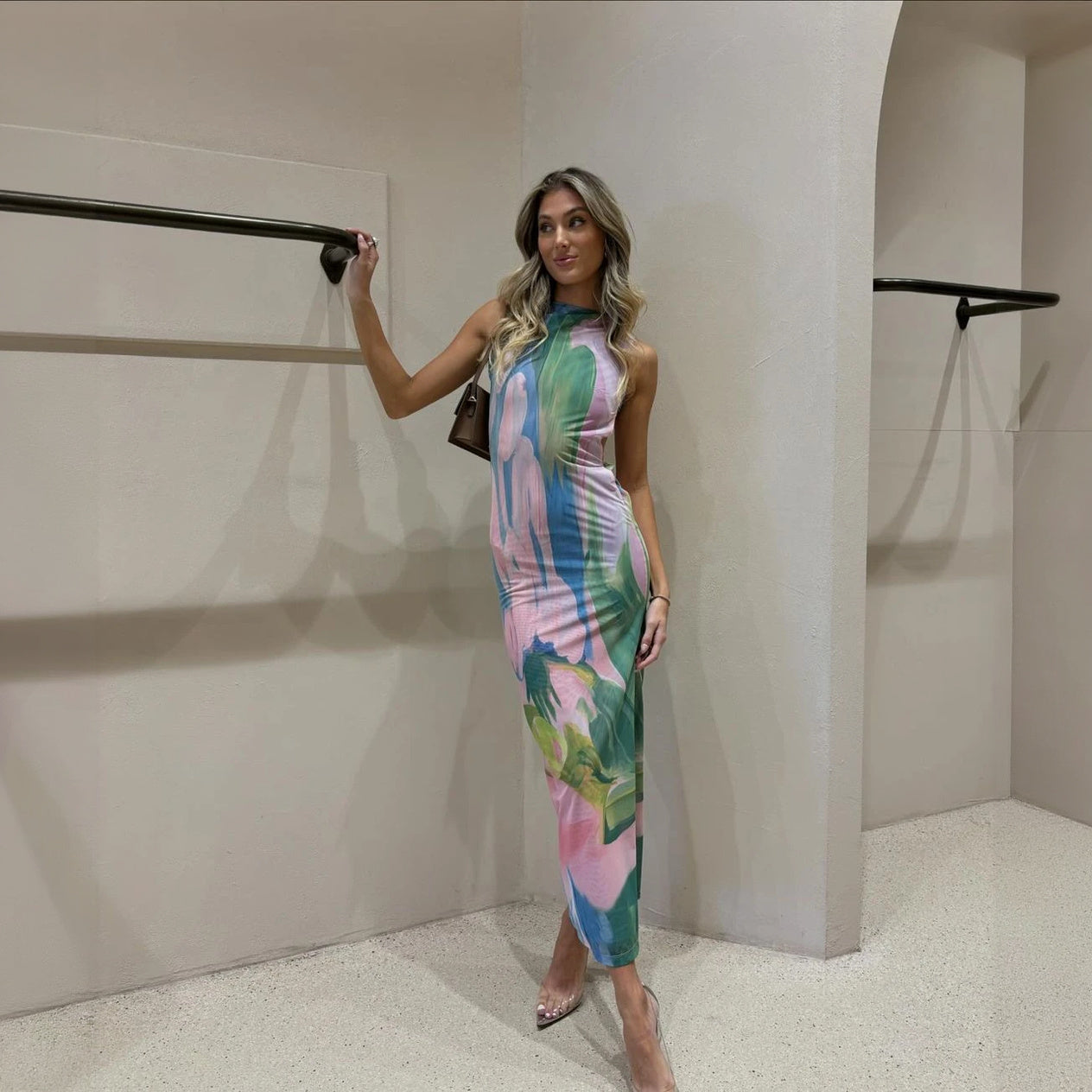 Robe Florale Femme, Coupe Ajustée, Sans Manches, Longueur Midi-Holiday vibes-Marais Paris-8 - 10 (S)-Marais Paris