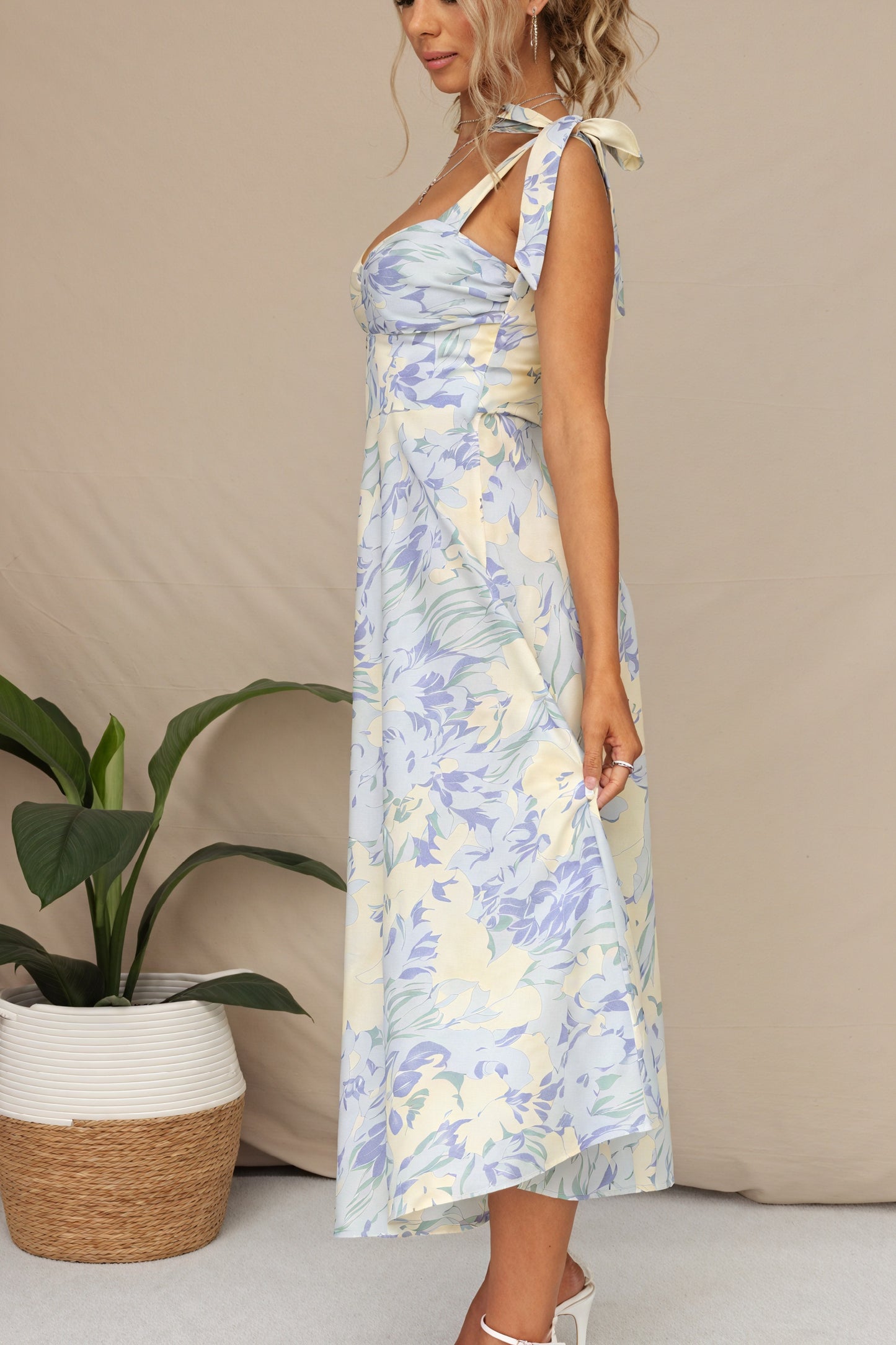 Robe Midi Florale Bretelles Nouées - Coupe Ajustée, Imprimé Romantique-Dresses-Marais Paris-Marais Paris