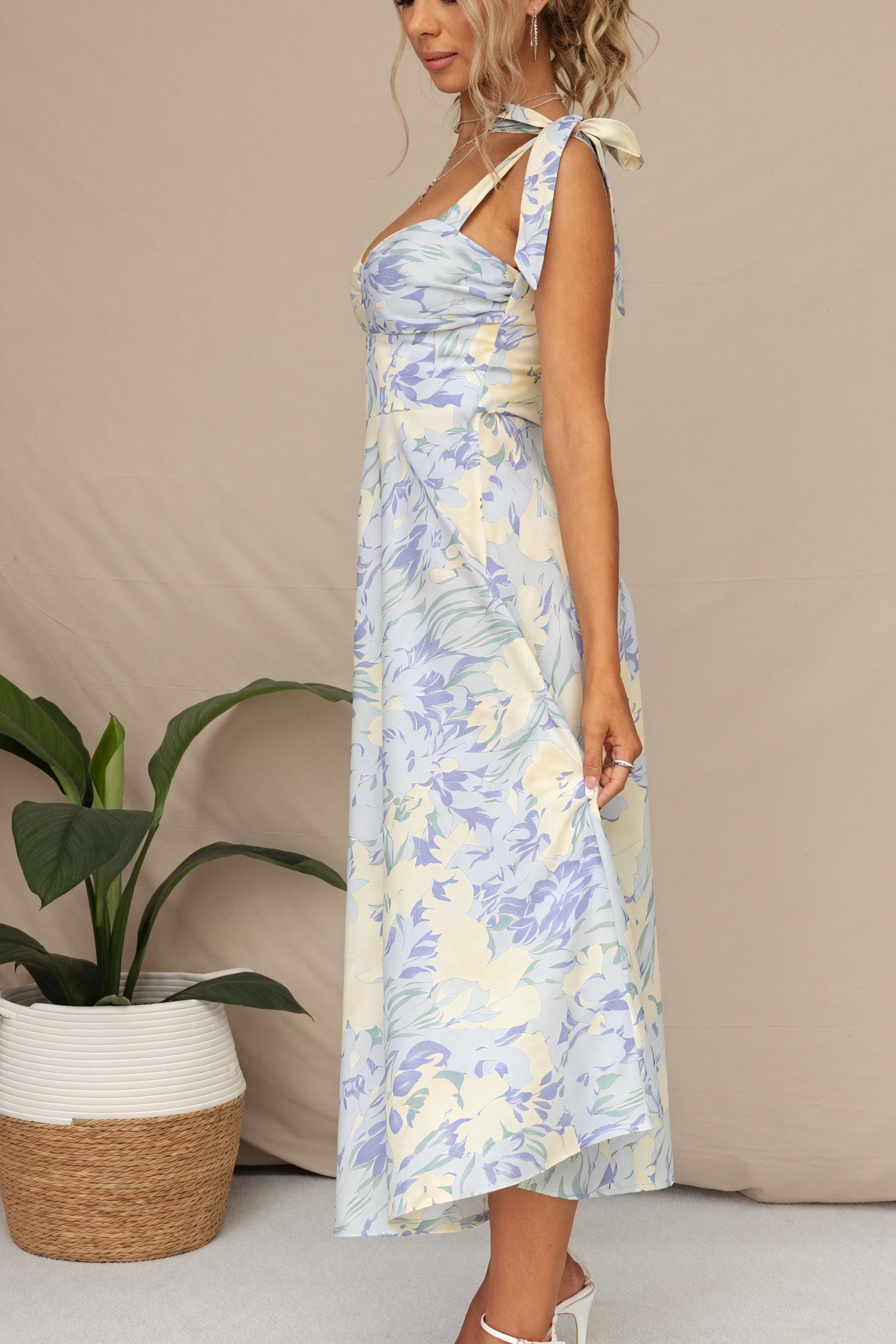 Robe Midi Florale Bretelles Nouées - Coupe Ajustée, Imprimé Romantique-Dresses-Marais Paris-Marais Paris