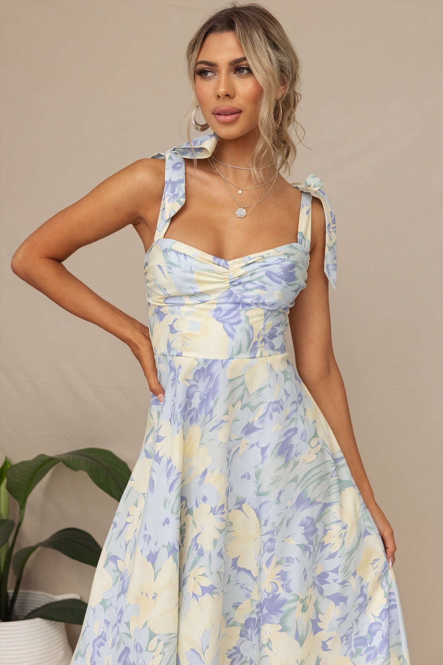 Robe Midi Florale Bretelles Nouées - Coupe Ajustée, Imprimé Romantique-Dresses-Marais Paris-Marais Paris
