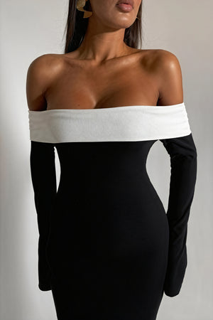 Robe Longue Épaule Dénudée - Coupe Ajustée, Manches Évasées-Dresses-Marais Paris-Marais Paris