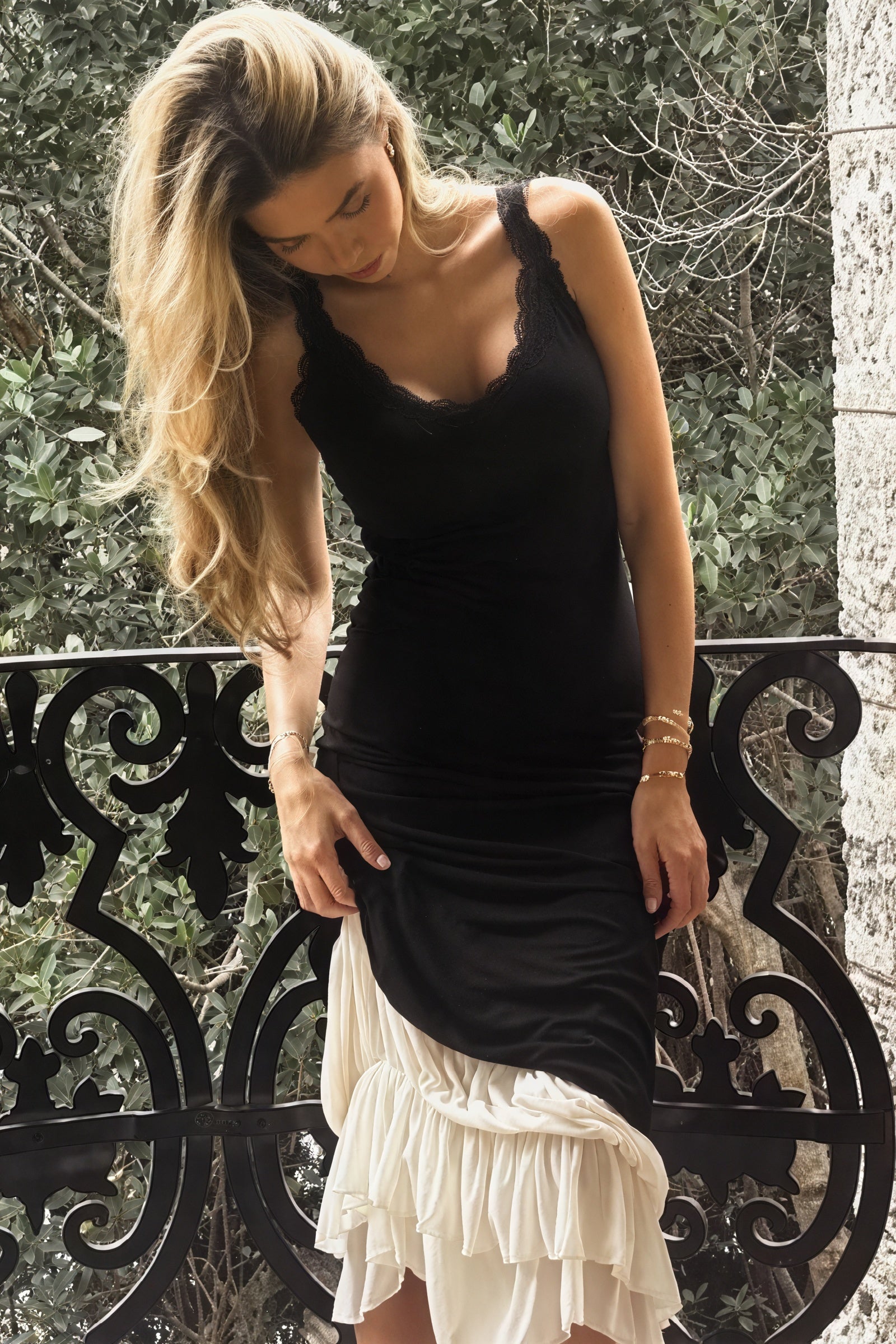 Robe Maxi Élégante - Bretelles Spaghetti, Jupe Volantée-Dresses-Marais Paris-Marais Paris