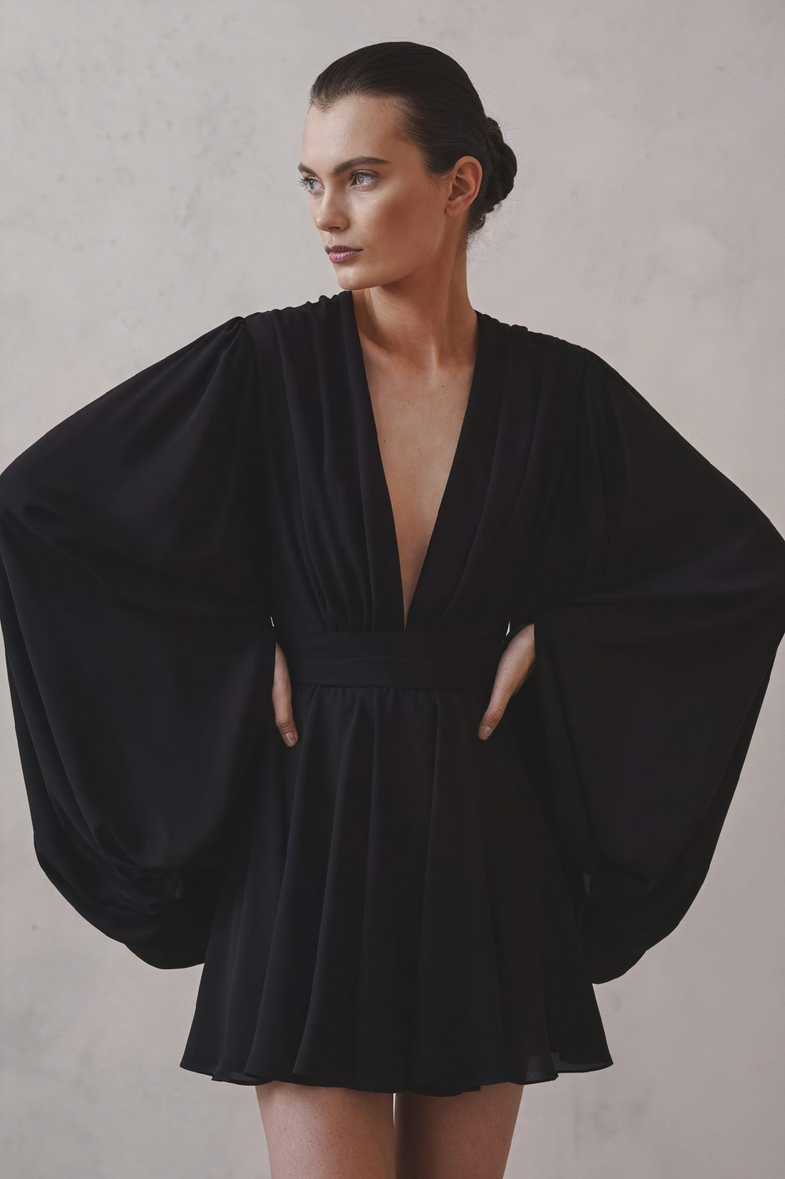 Robe Fluide Manches Ballons, Encolure V, Taille Définie-Dresses-Marais Paris-Noir-S-Marais Paris