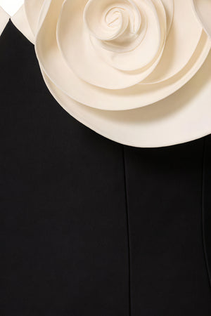 Robe Sculpturale Élégante - Coupe Ajustée, Détails Floraux-Dresses-Marais Paris-Marais Paris