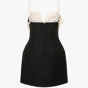 Robe Sculpturale Élégante - Coupe Ajustée, Détails Floraux-Dresses-Marais Paris-Marais Paris