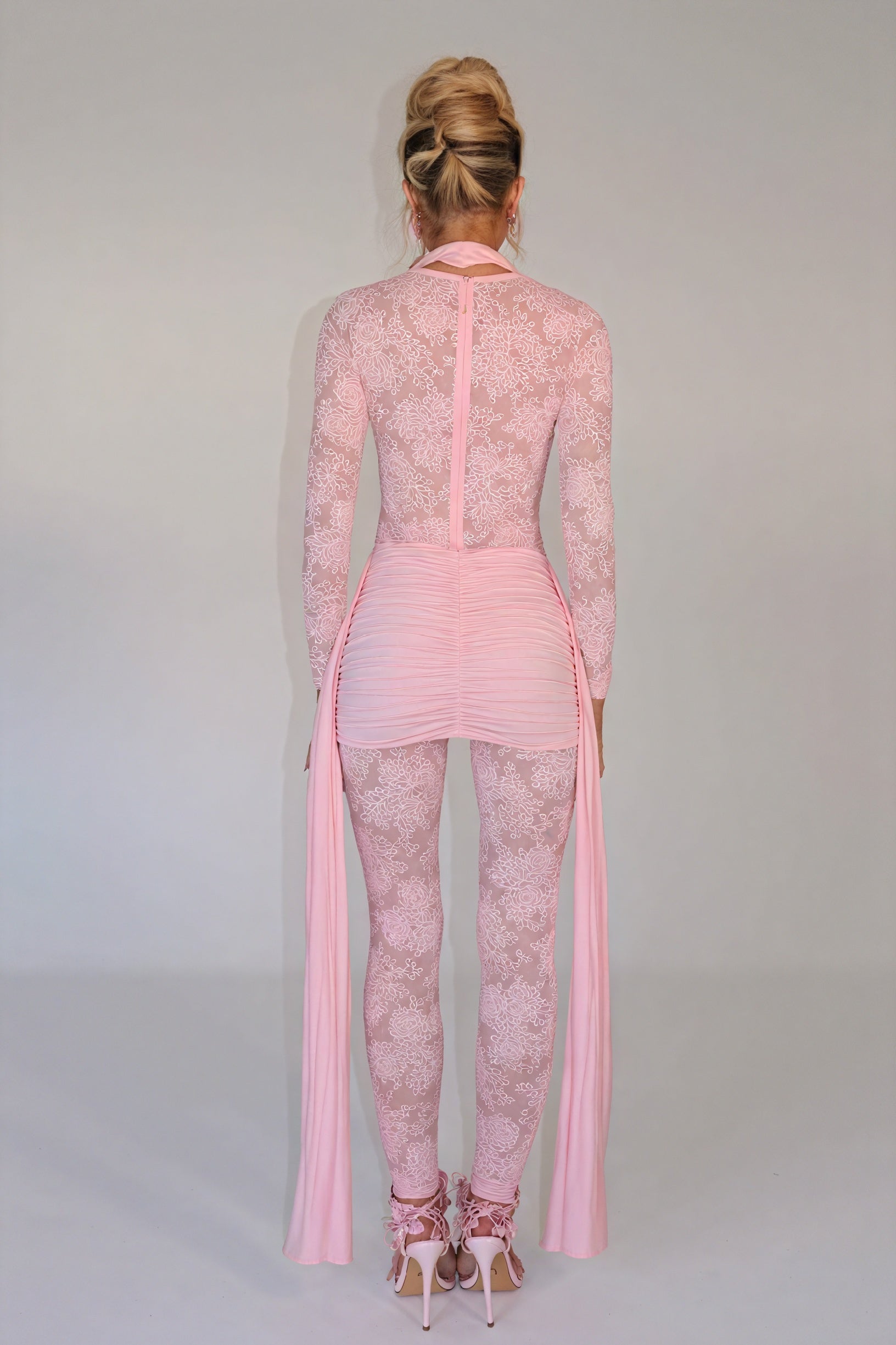 Robe Silhouette Fluide Détails Floraux - Élégance Moderne-Jumpsuits-Marais Paris-Marais Paris