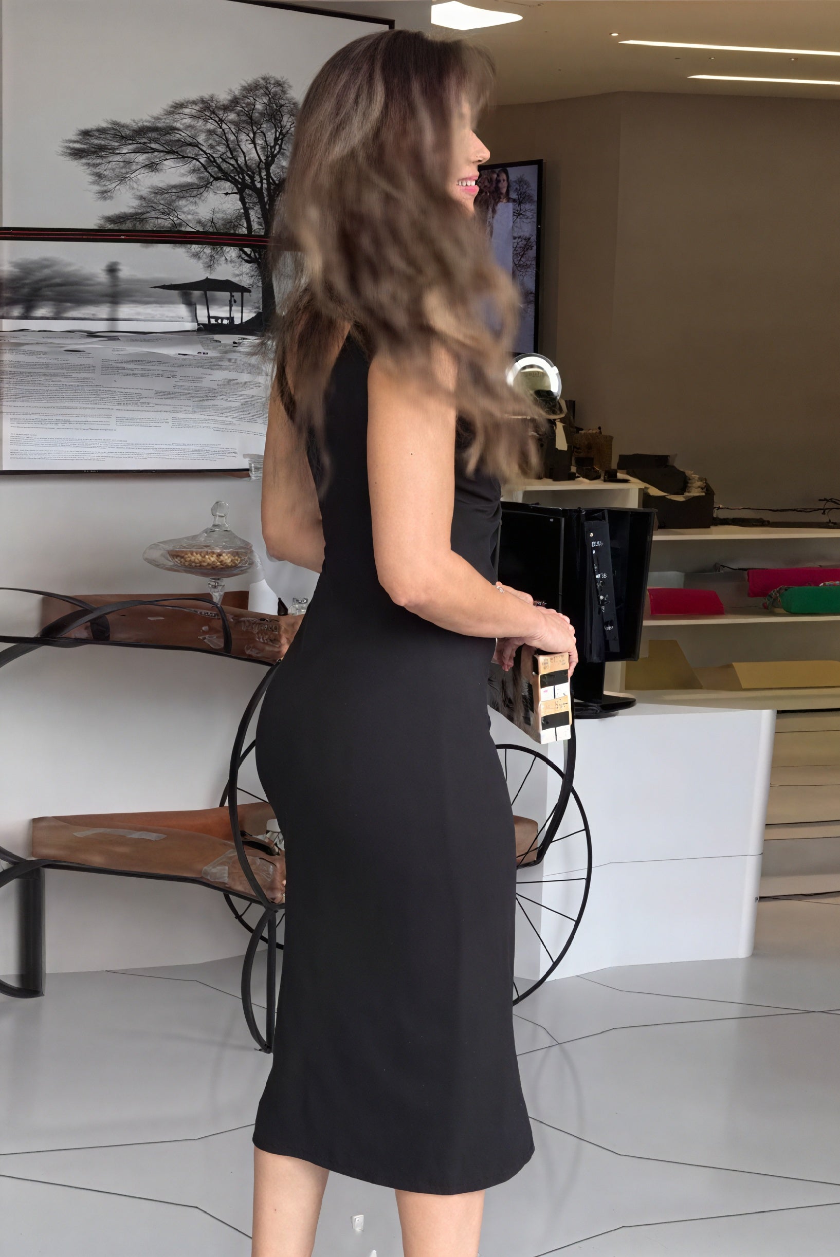 Robe Midi Ajustée - Encolure V, Silhouette Élégante-Midi Dresses-Marais Paris-Marais Paris