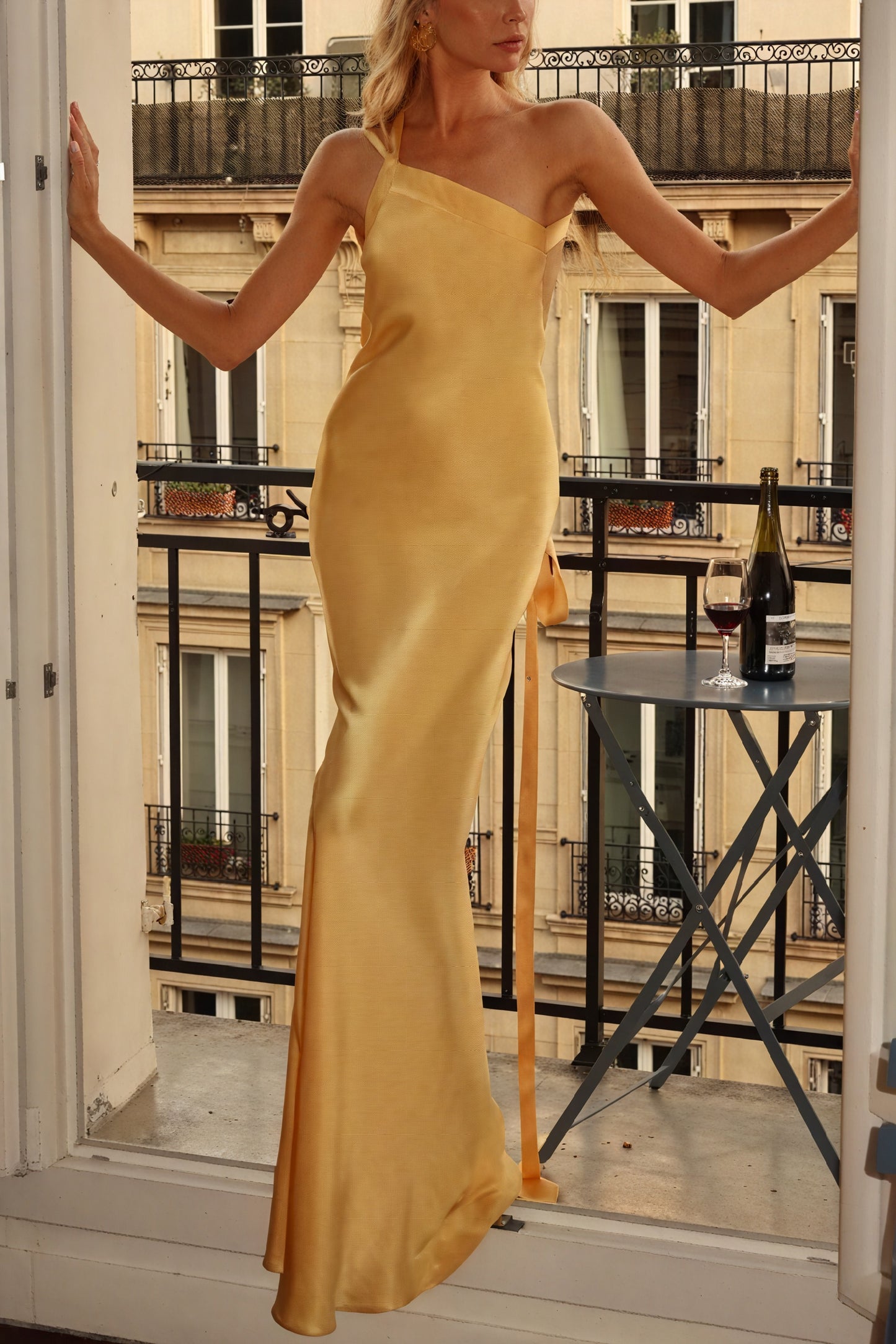 Robe Longue Épaule Nue, Coupe Fluide, Soirée Élégante-Maxi Dresses-Marais Paris-Marais Paris