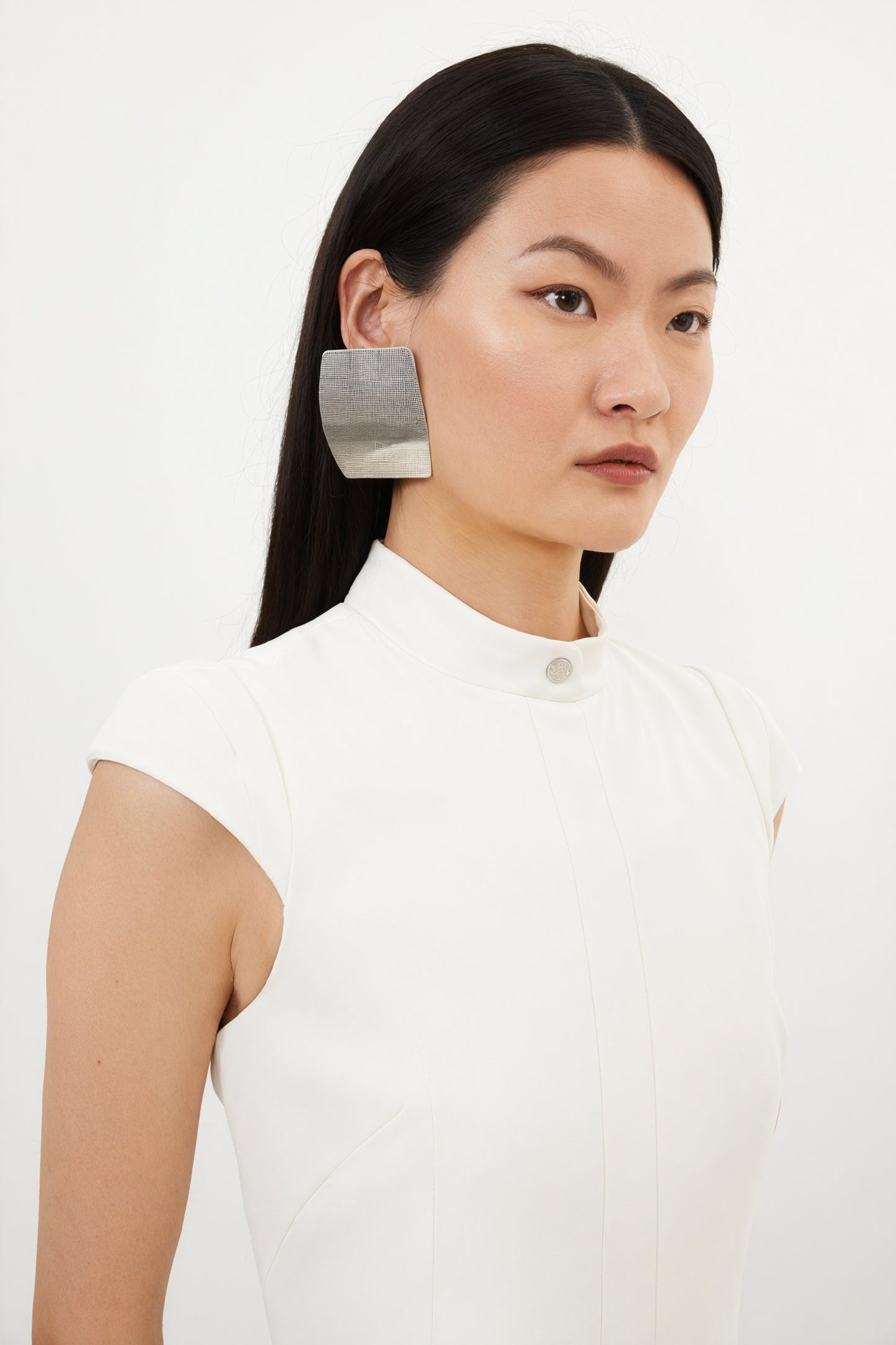 Robe Silhouette Structurée - Encolure Haute, Jupe Plissée, Coupe Ajustée-Mini Dresses-Marais Paris-Marais Paris