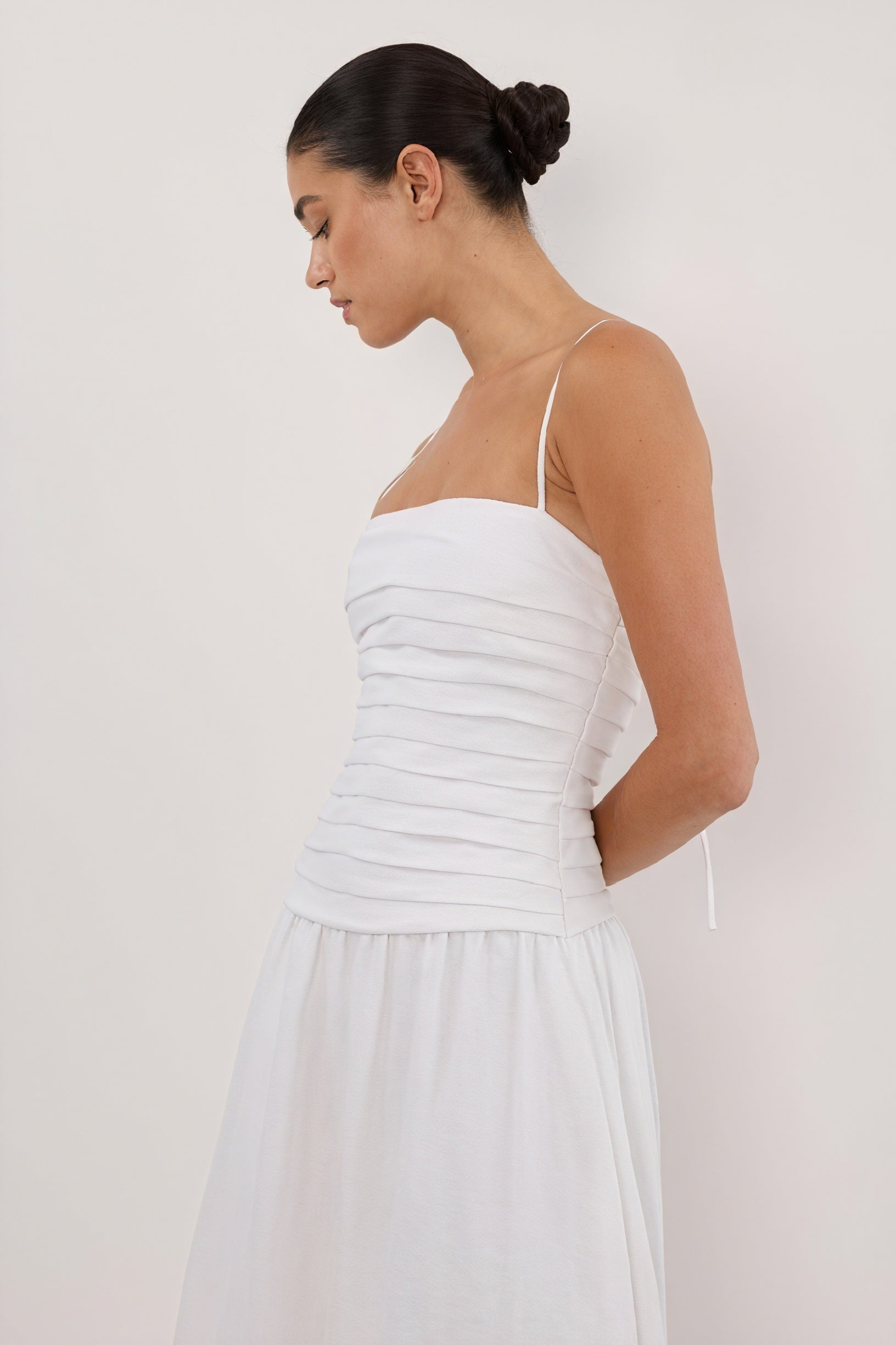 Robe Midi Plissée Bretelles Fines - A-line, Élégante-Midi Dresses-Marais Paris-Marais Paris