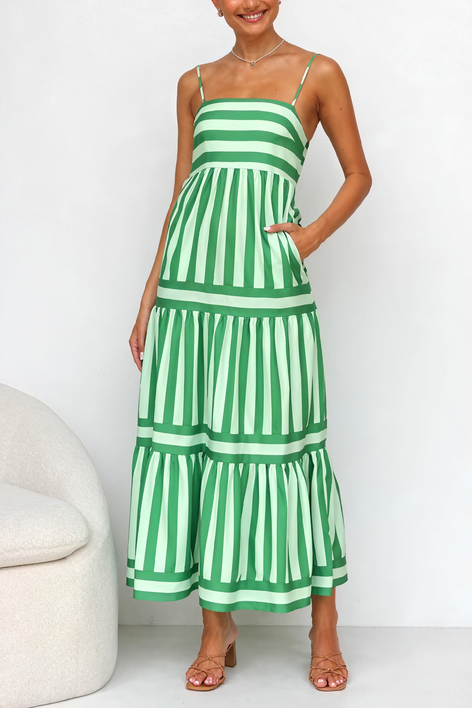 Robe Maxi Rayée à Bretelles Spaghetti, Longue, Poches-Dresses-Marais Paris-Vert-S-Marais Paris